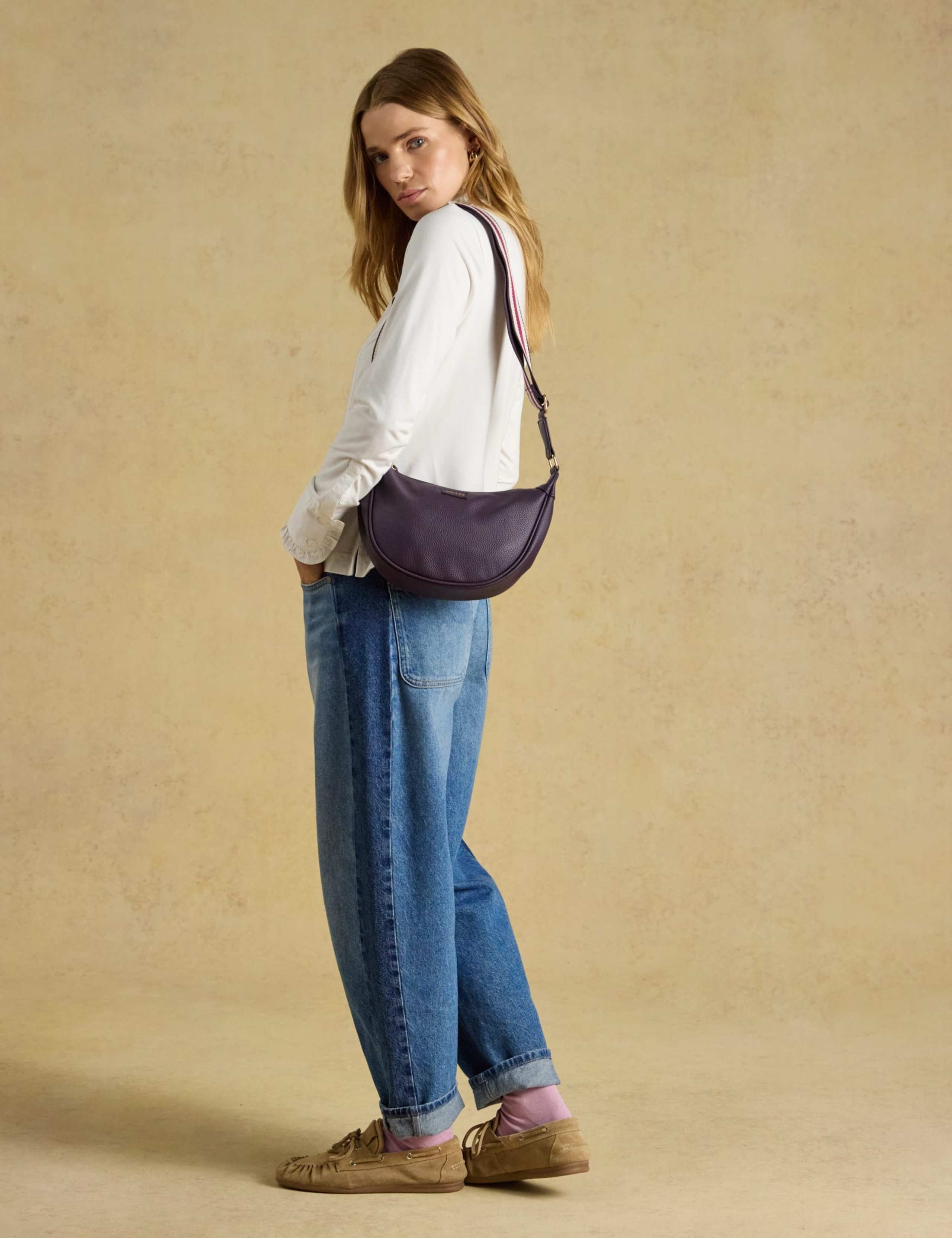 Faux Leather Zip Detail Cross Body Bag 4 of 8