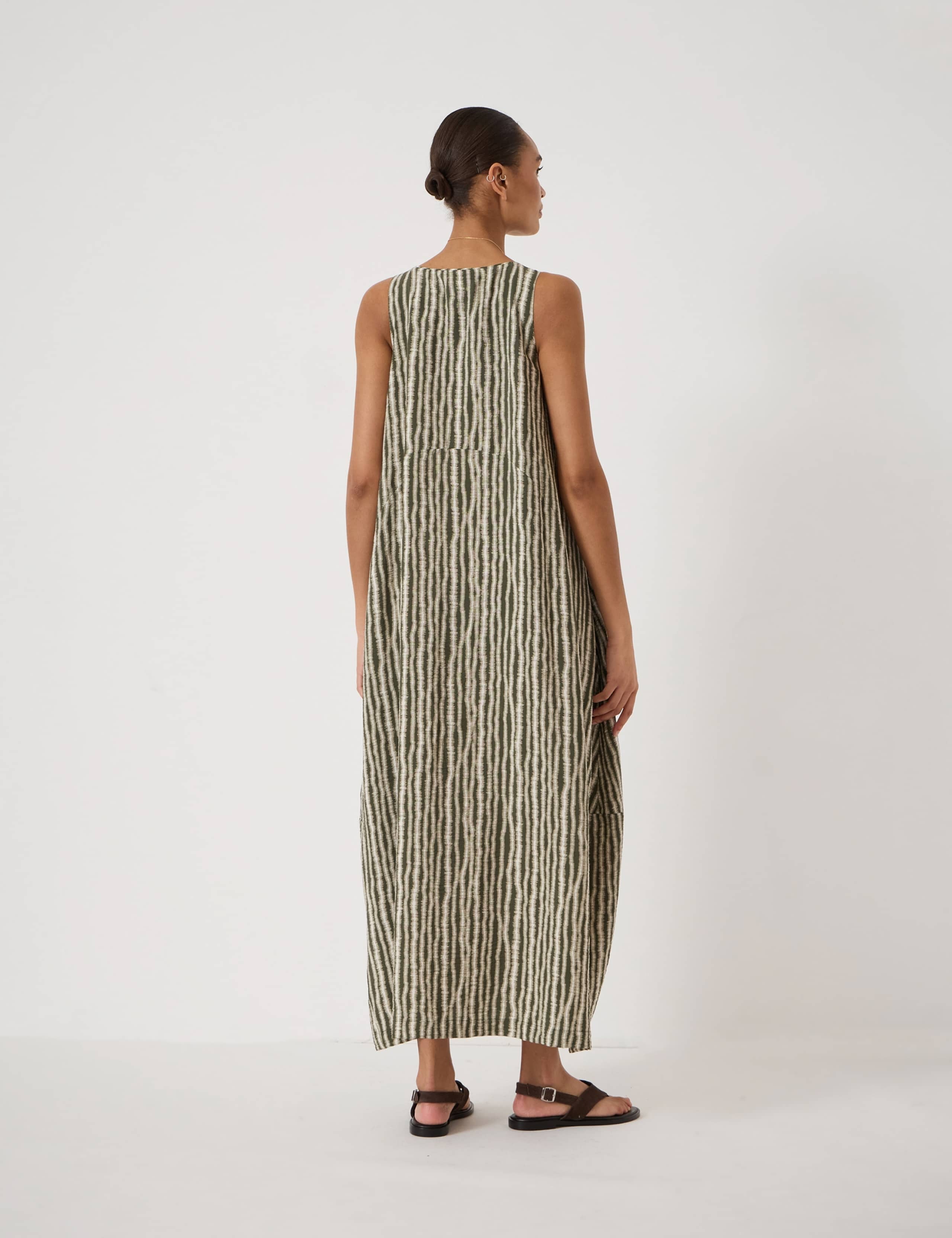 Printed Scoop Neck Midi Shift Dress 4 of 5