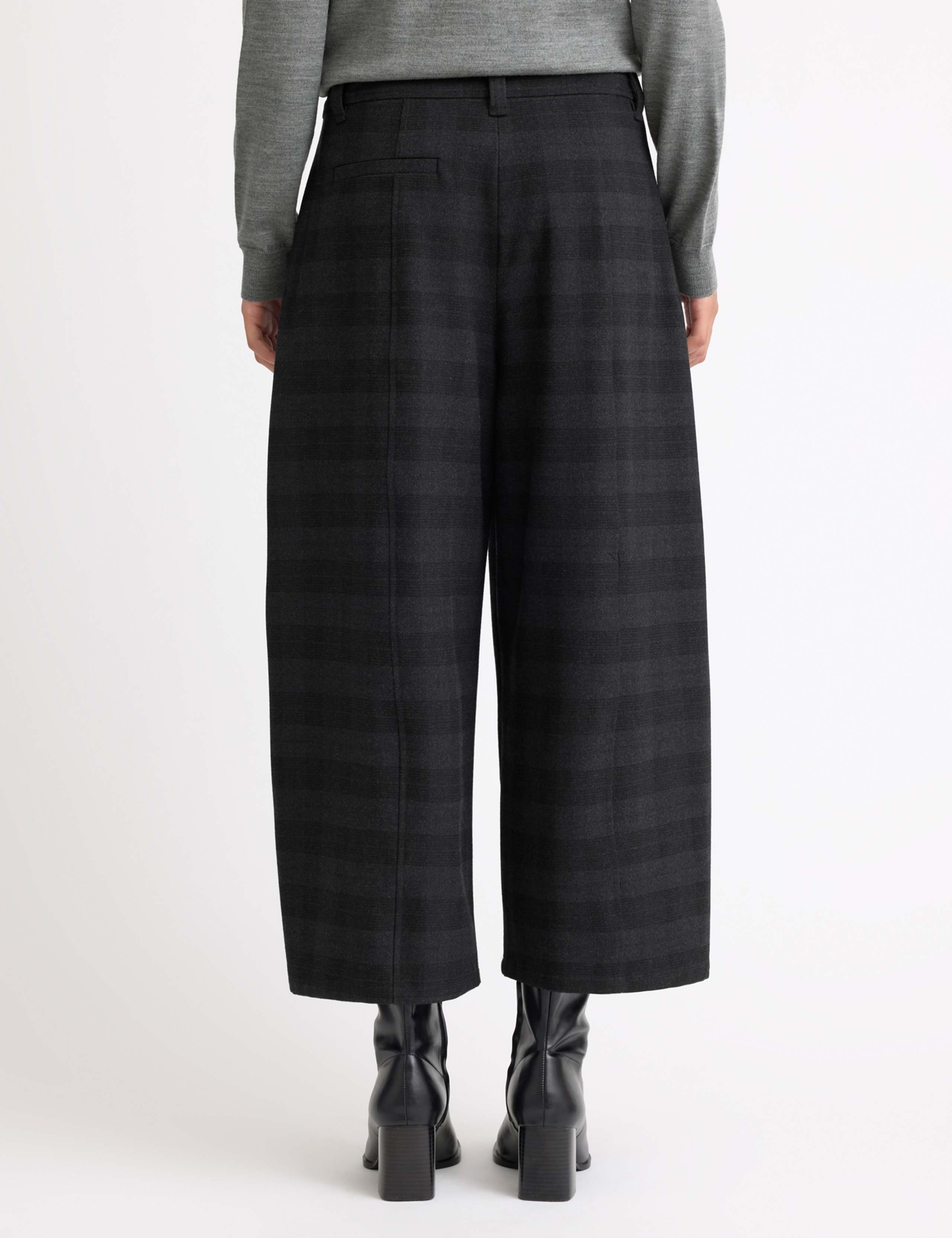 Checked Barrel Leg Ankle Grazer Trousers 4 of 5