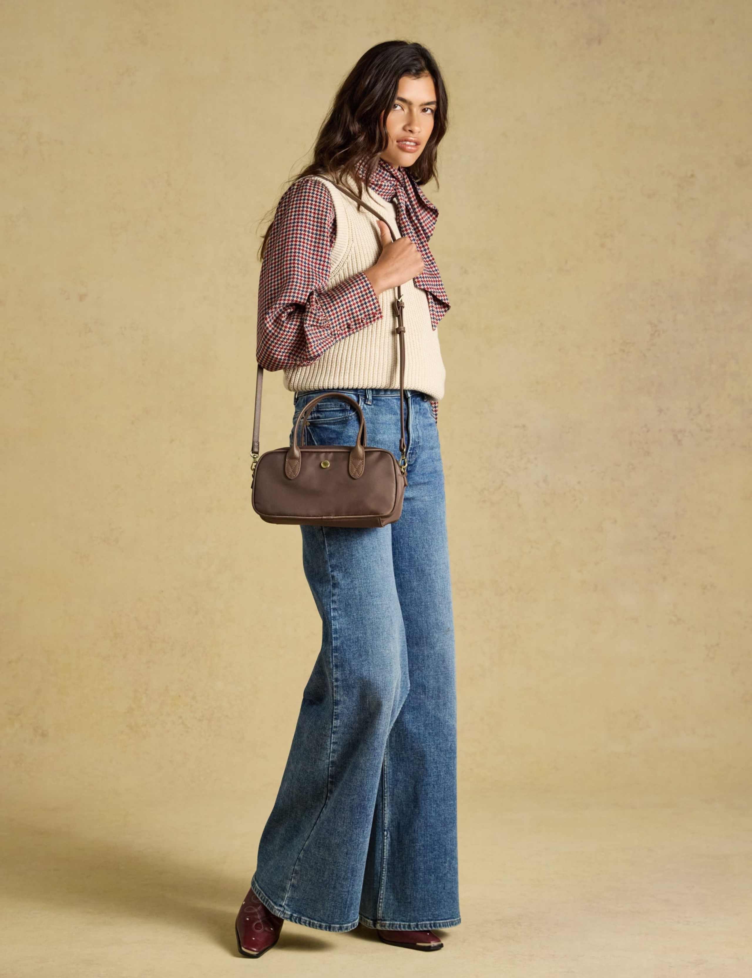 Zip Detail Cross Body Bag 3 of 8