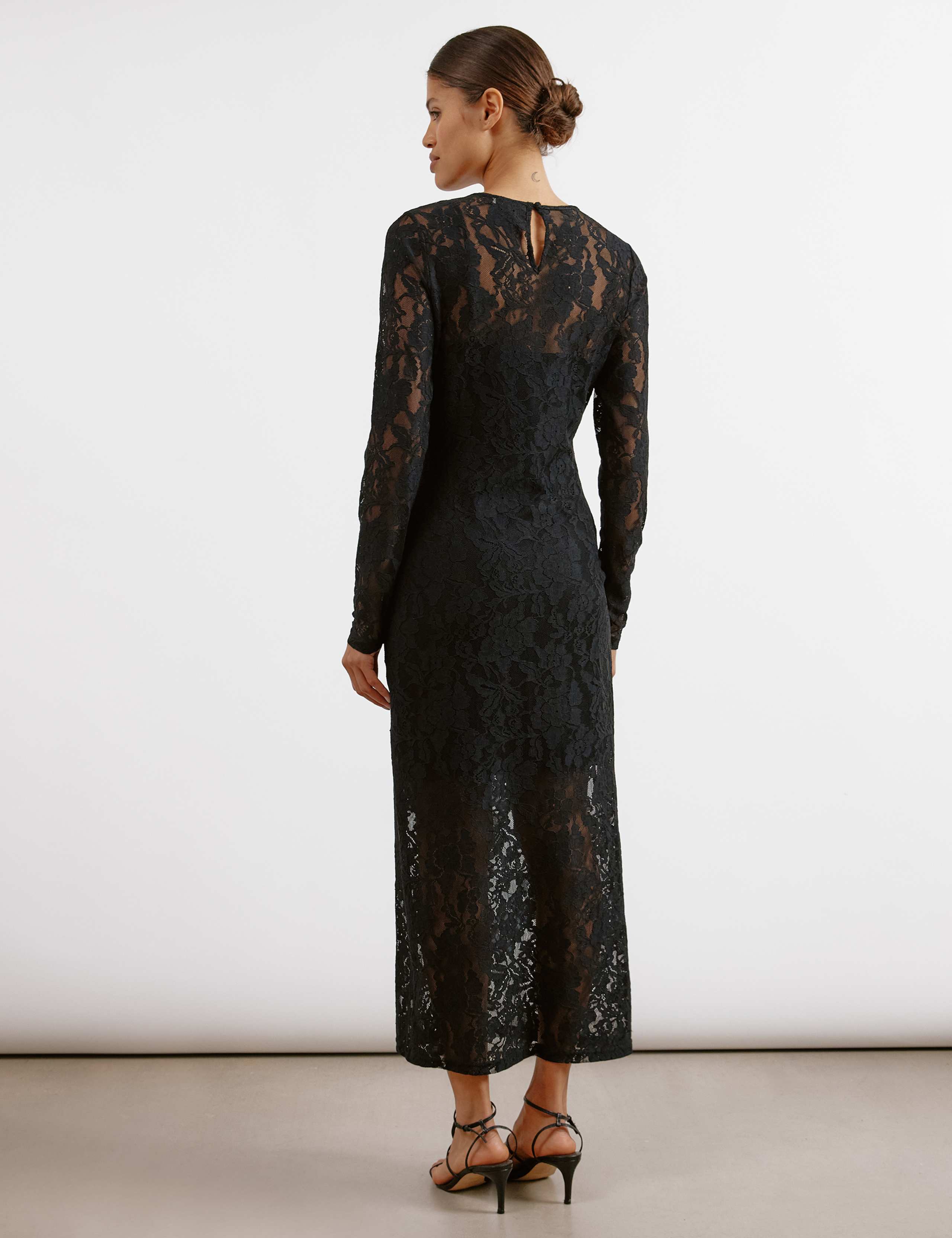 Lace Round Neck Midaxi Bodycon Dress 3 of 4