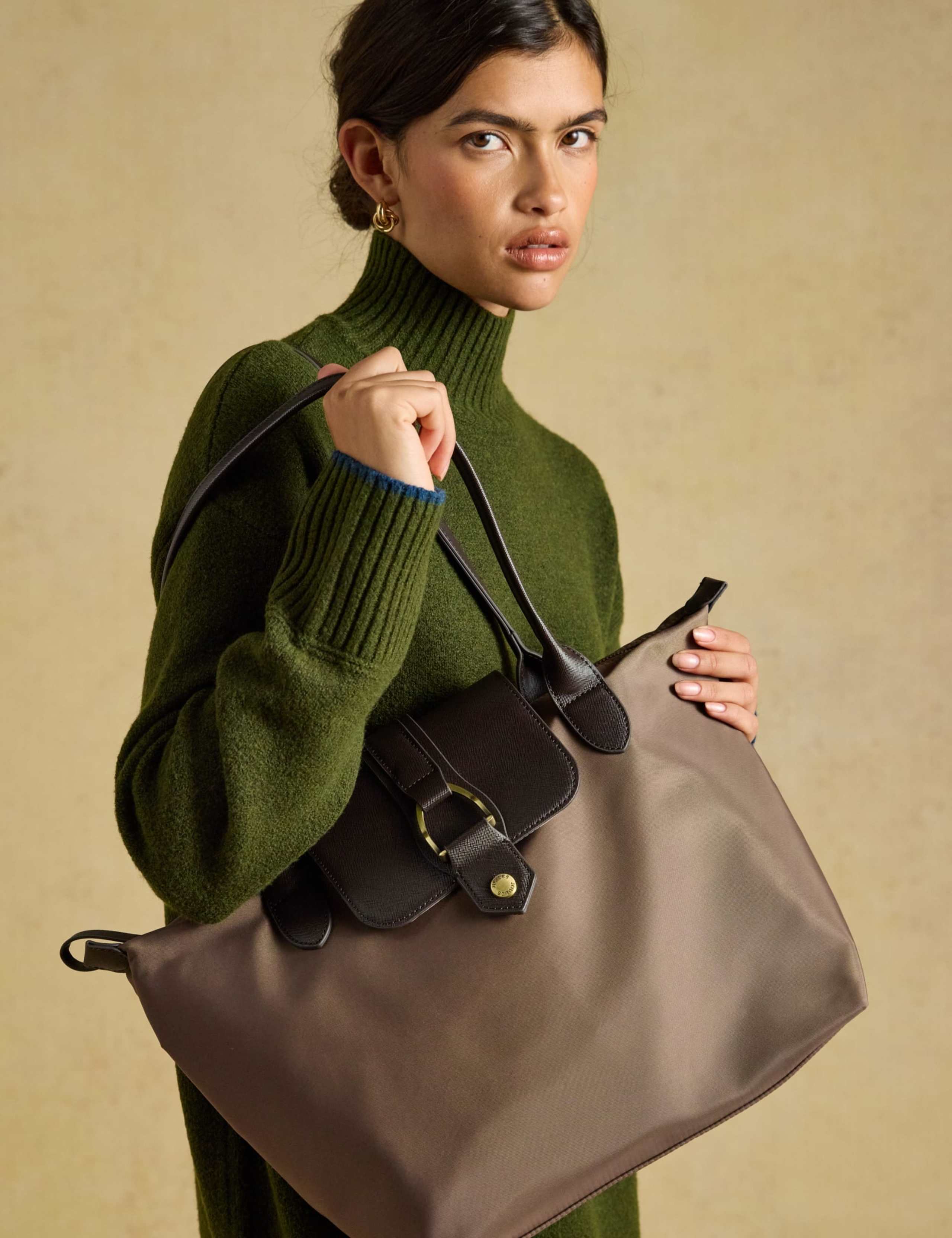 Zip Detail Tote Bag 5 of 8