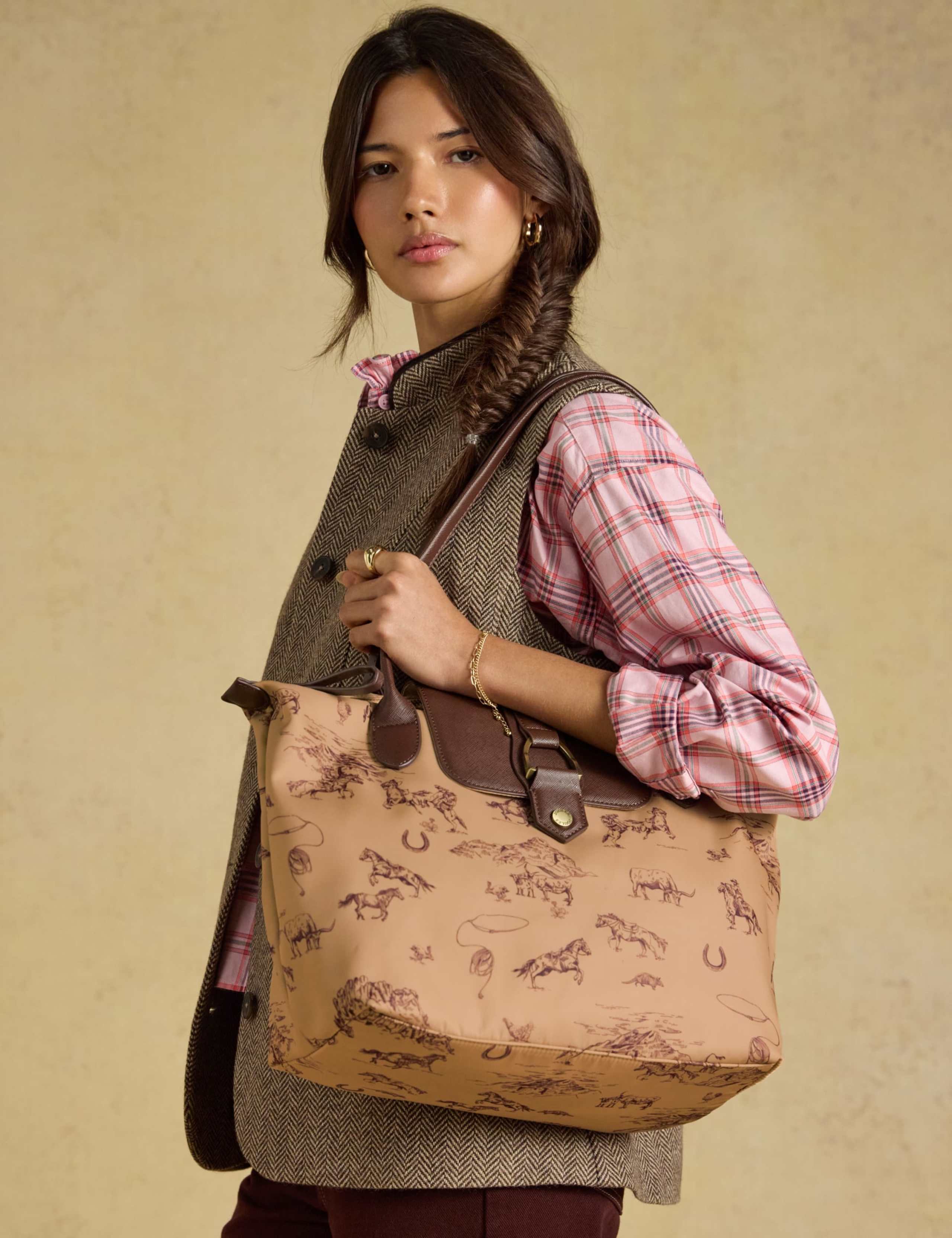 Zip Detail Tote Bag 9 of 9