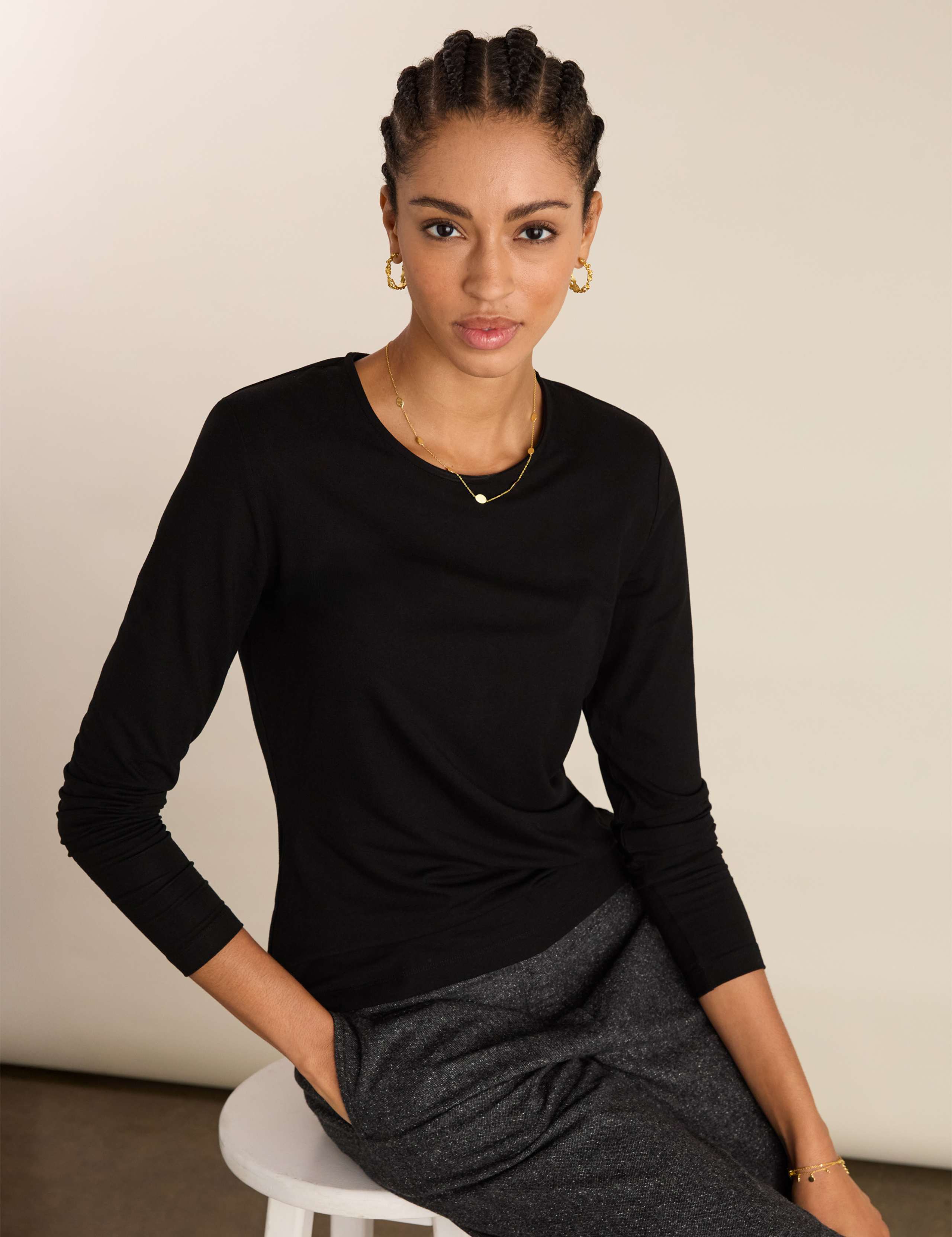 Jersey Crew Neck Padded Shoulder Top 4 of 4