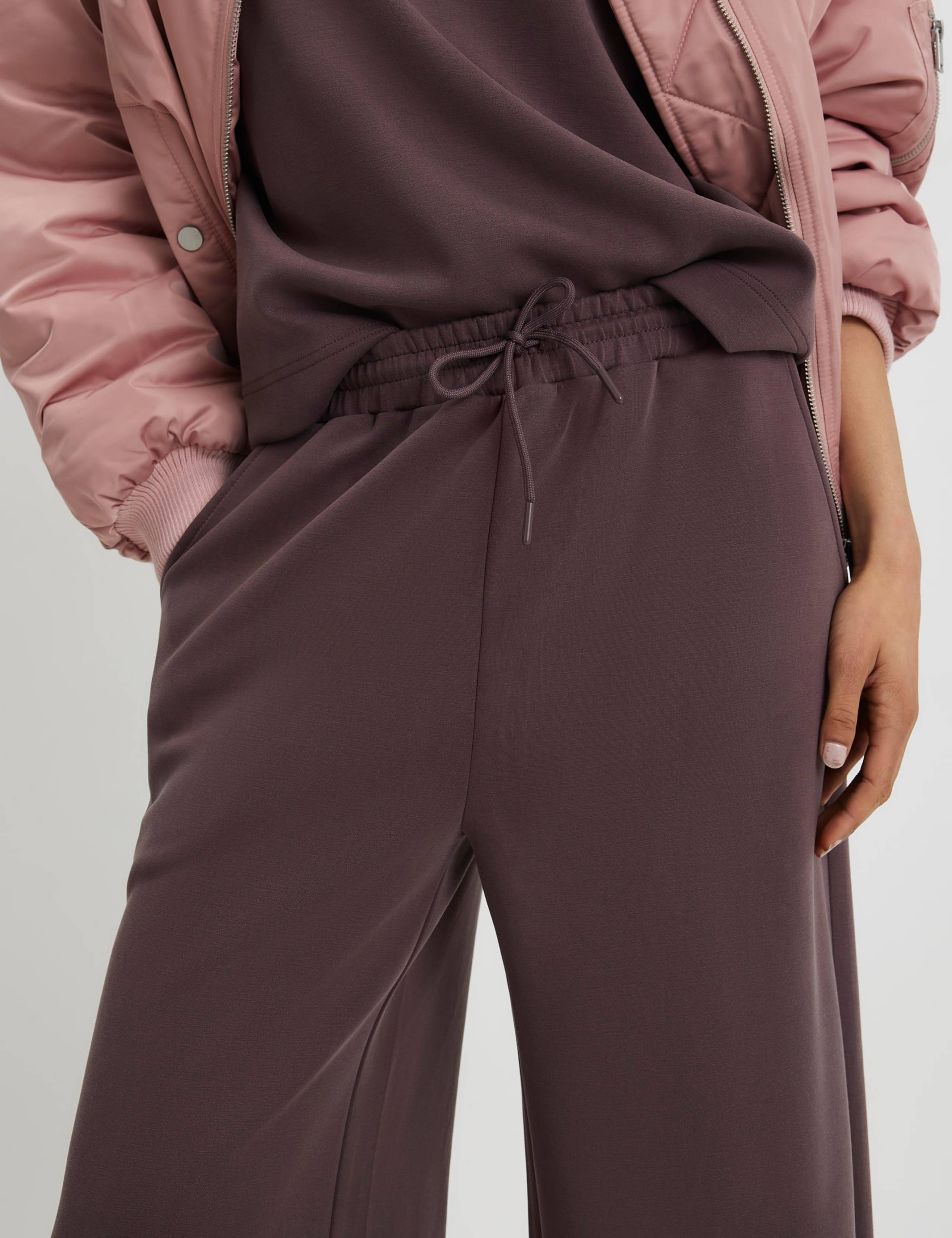 Premium Wide Leg Joggers 2 of 4