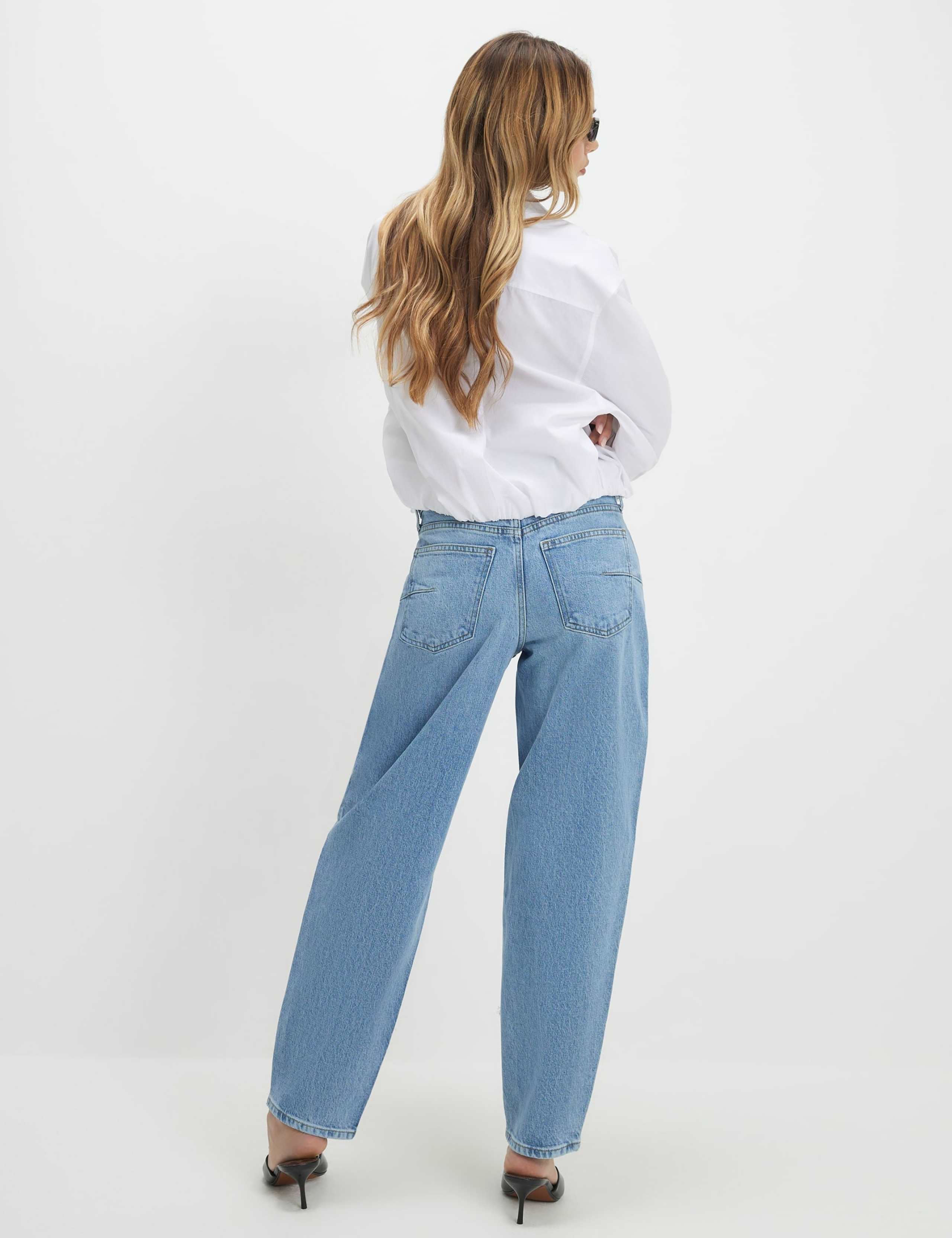 Mid Rise Barrel Leg Jeans 2 of 4