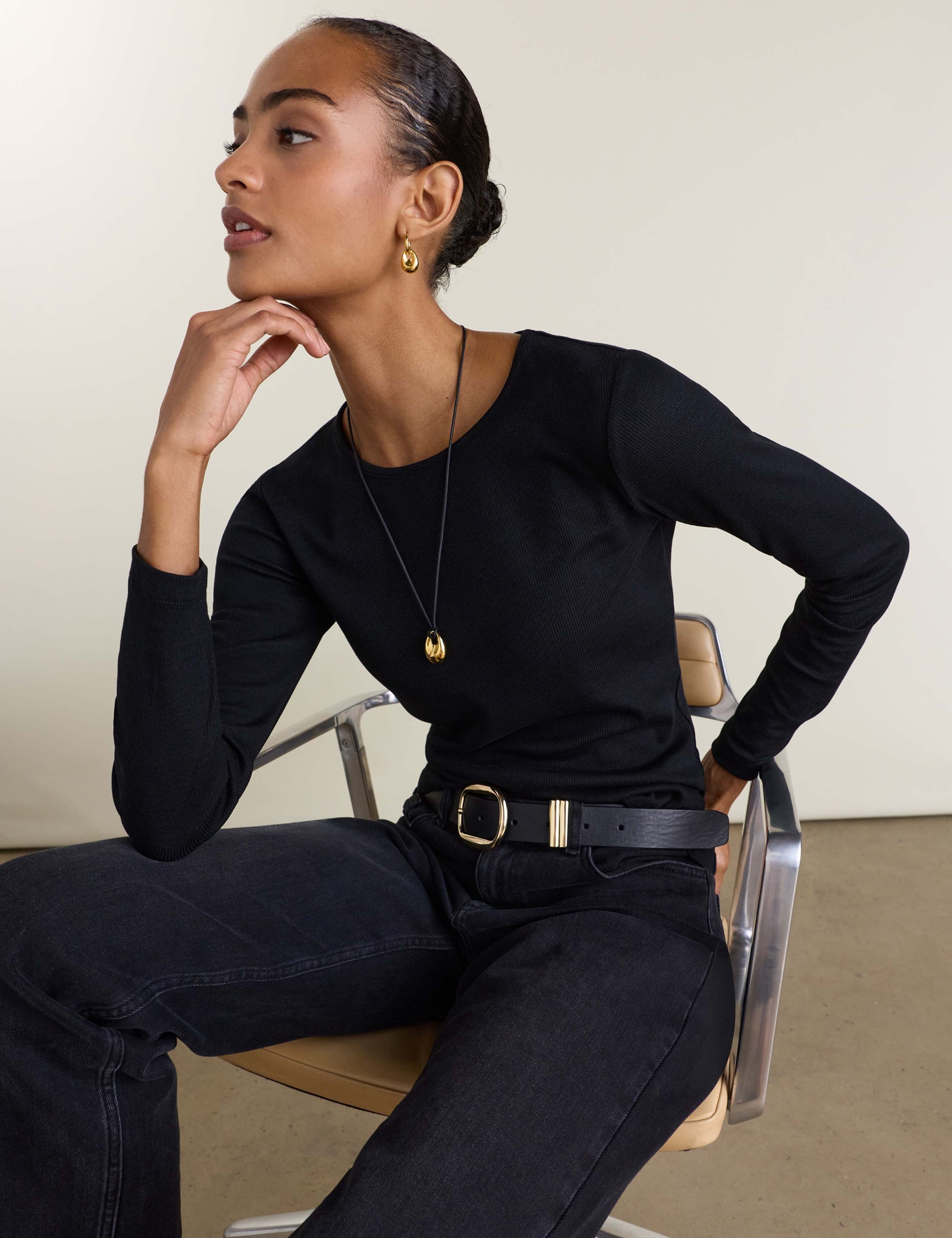 Mid Rise Straight Leg Jeans 3 of 4