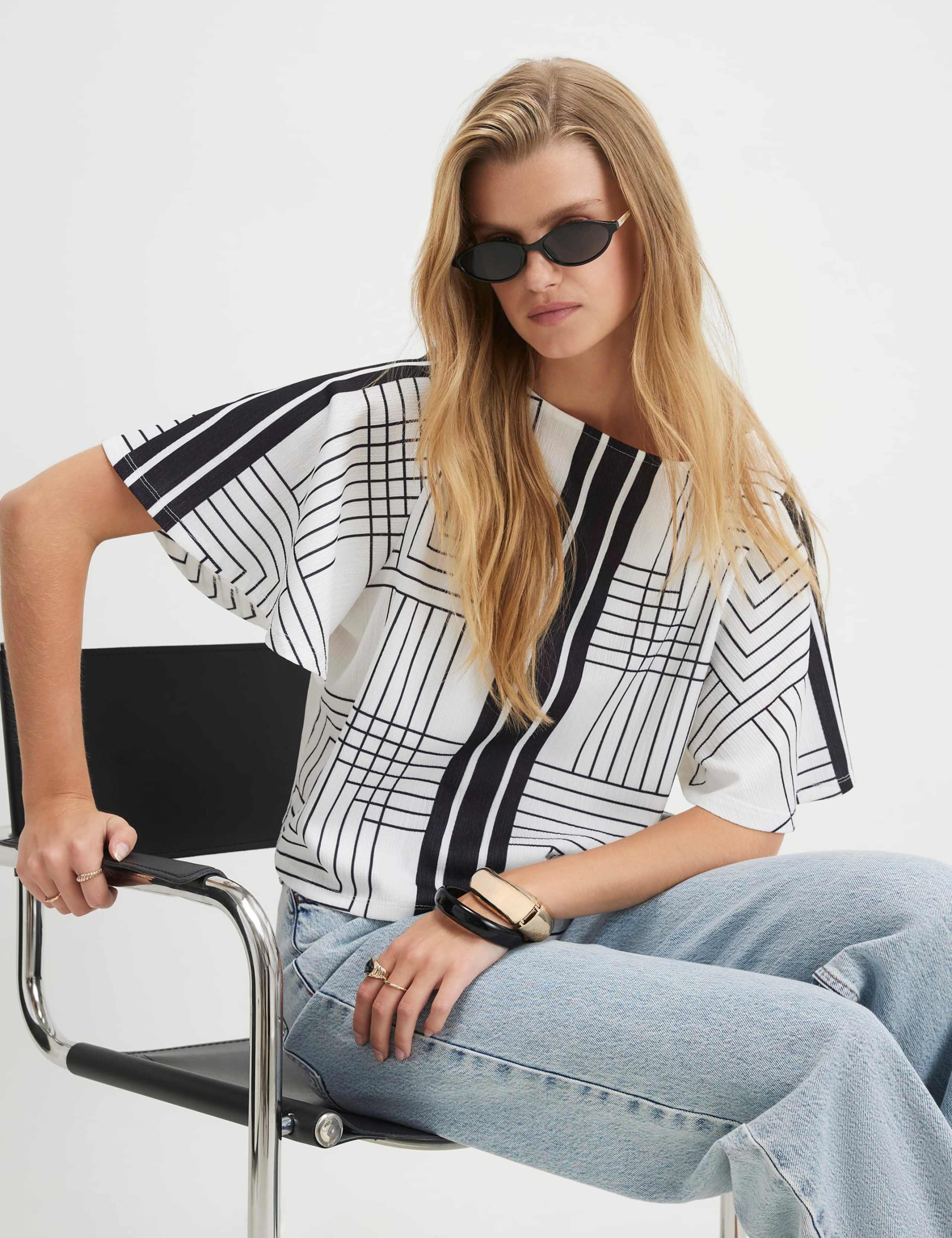 Geometric T-Shirt 1 of 4