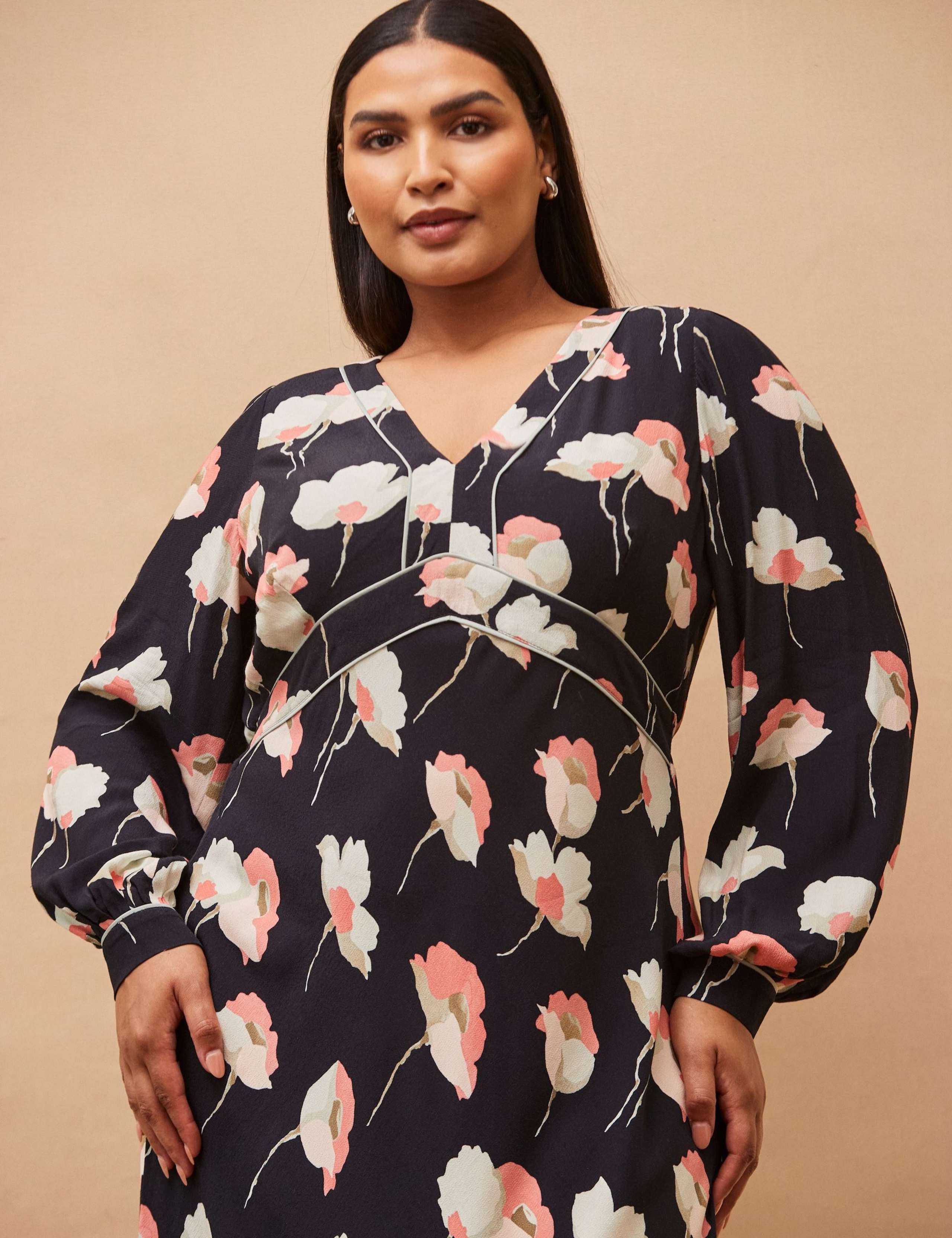 Floral V-Neck Piping Detail Midaxi Tea Dress 2 of 3
