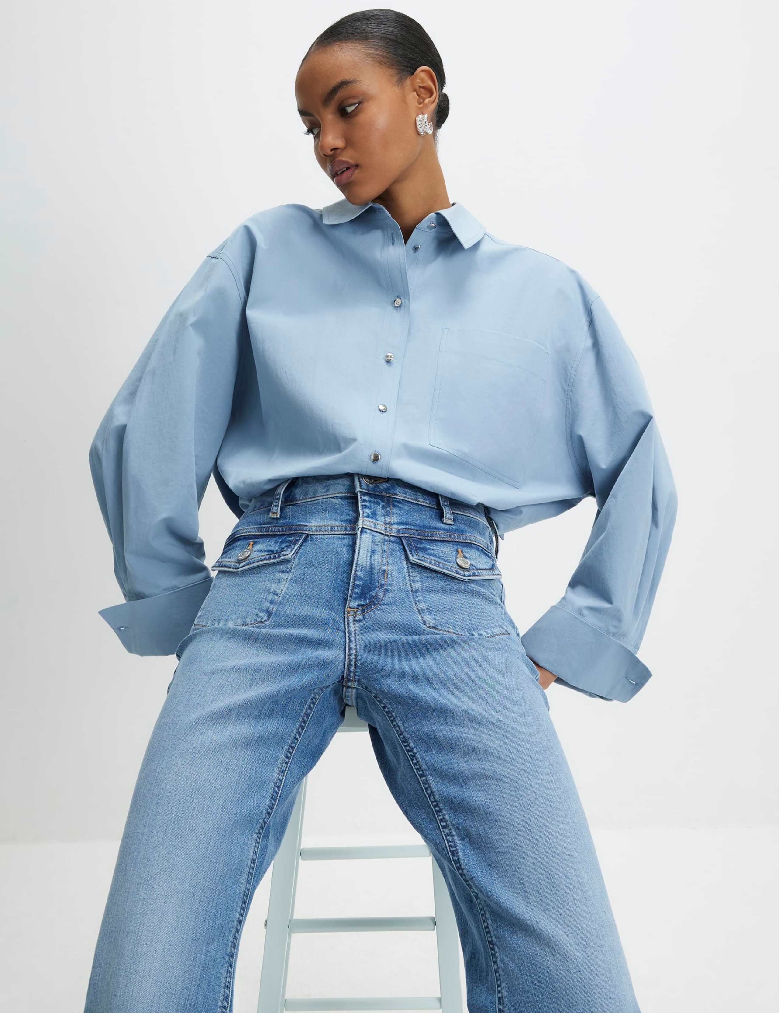 Relaxed High Waisted Flared Jeans 2 of 4