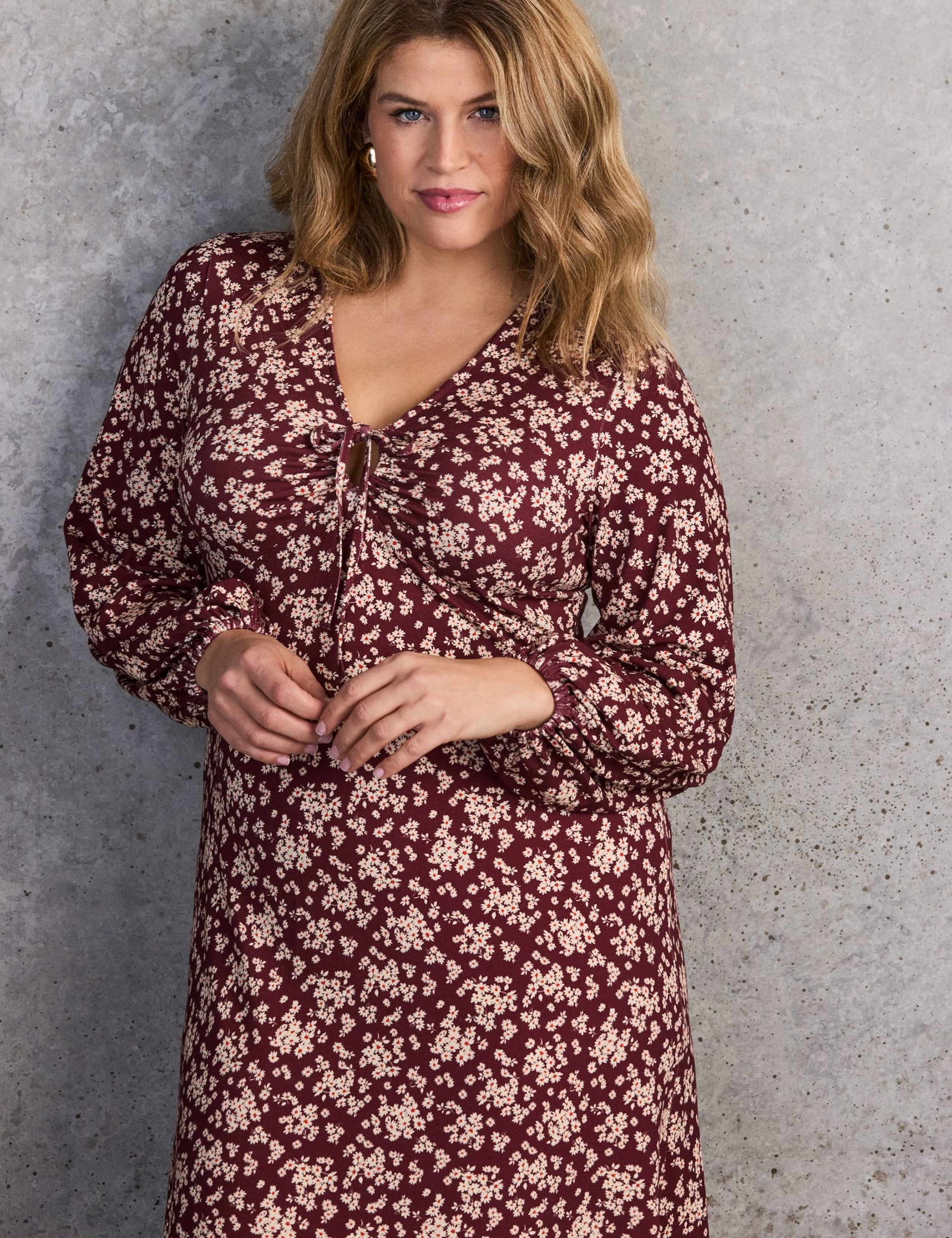 Jersey Ditsy Midaxi Waisted Dress 7 of 7