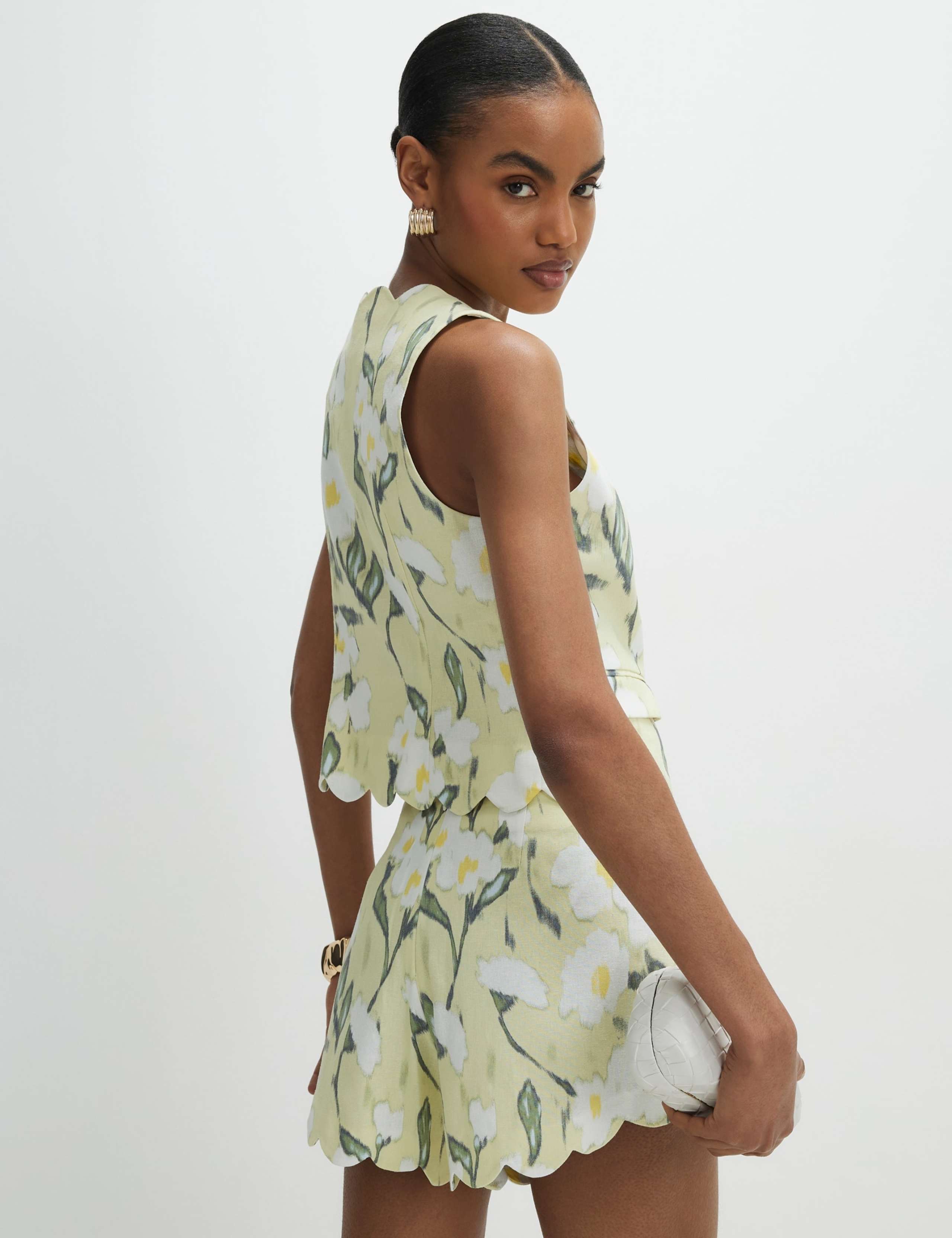 Linen Rich Floral Scallop Shorts 4 of 4