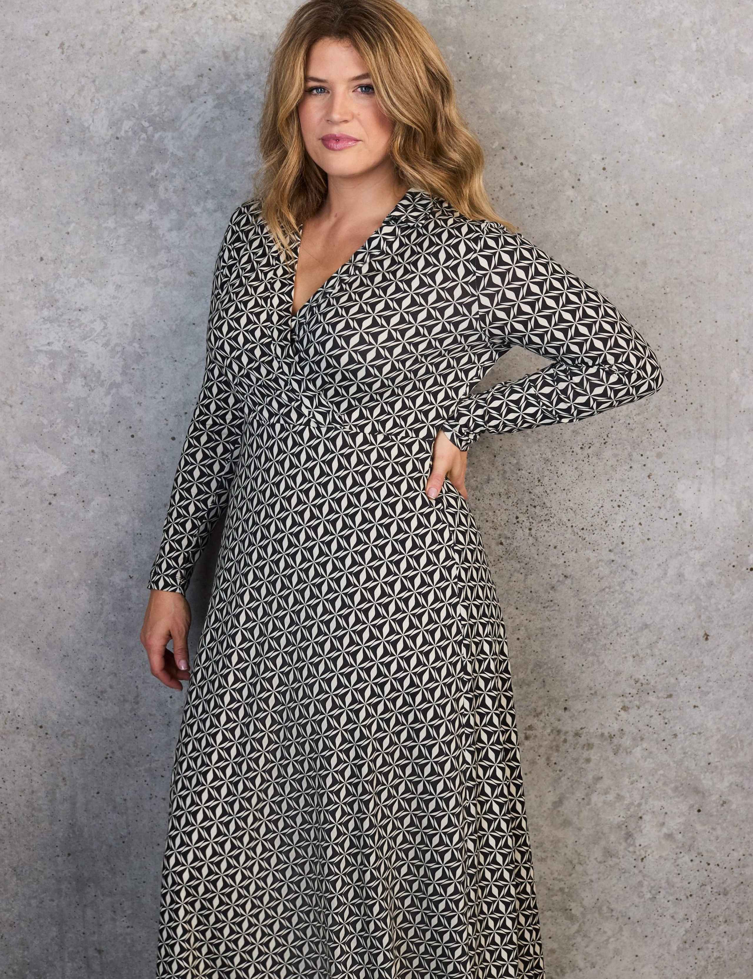Jersey Geometric Midaxi Wrap Dress 4 of 5