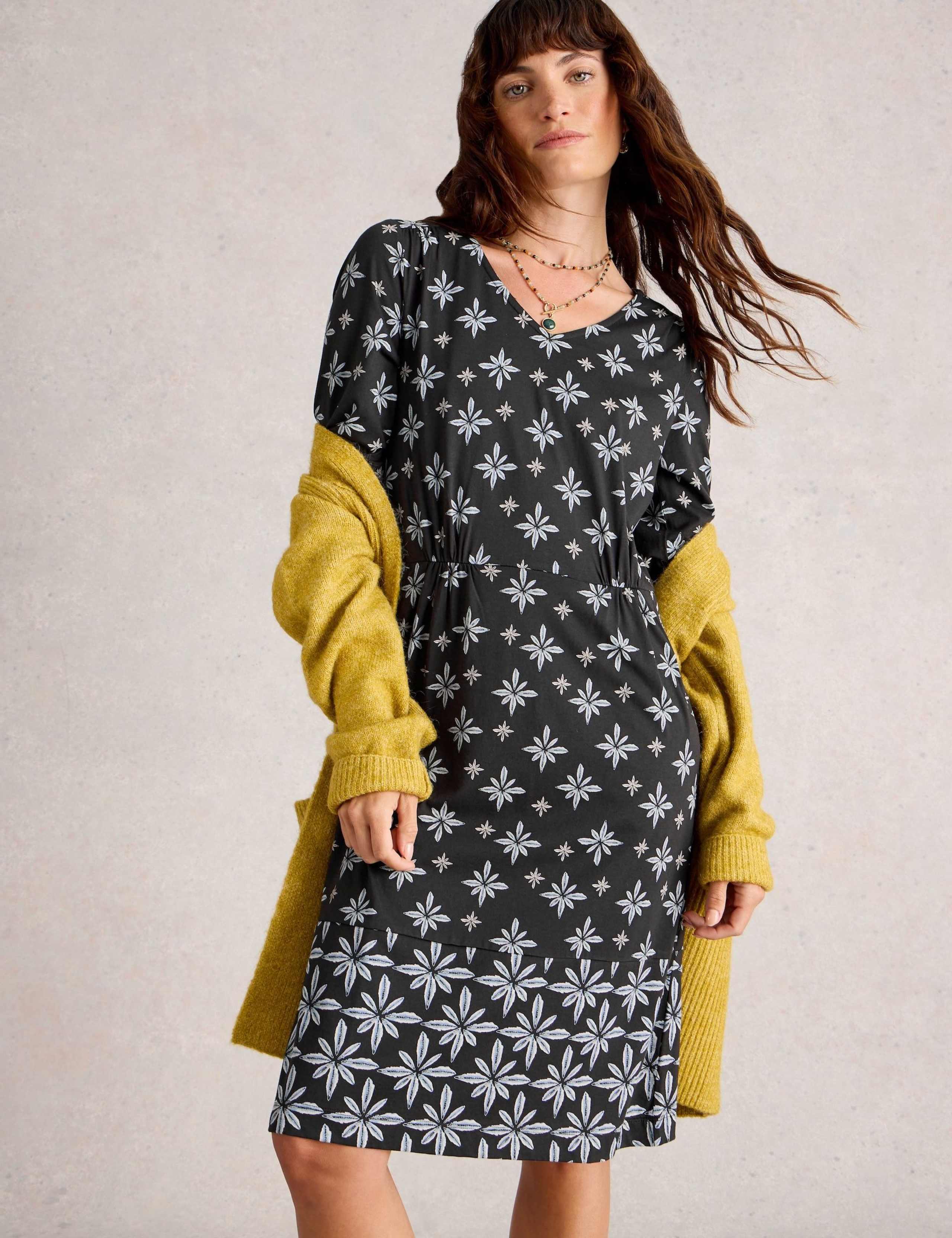 Jersey Star Print Waisted Shift Dress 3 of 6