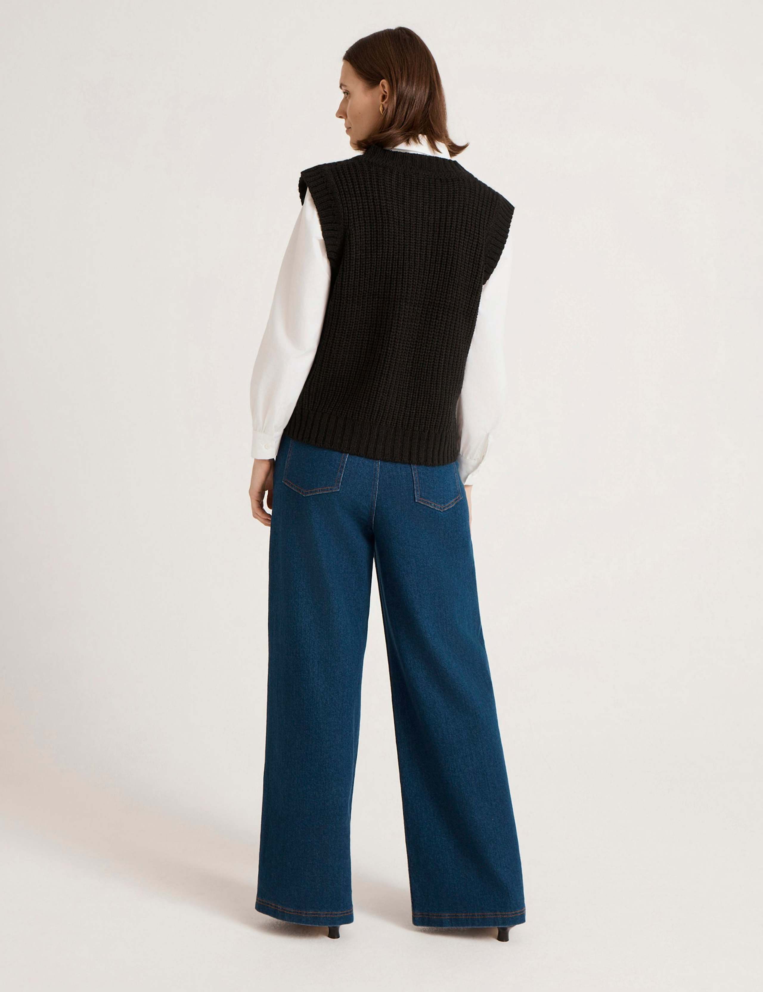 Textured Round Neck Button Knitted Vest 3 of 4