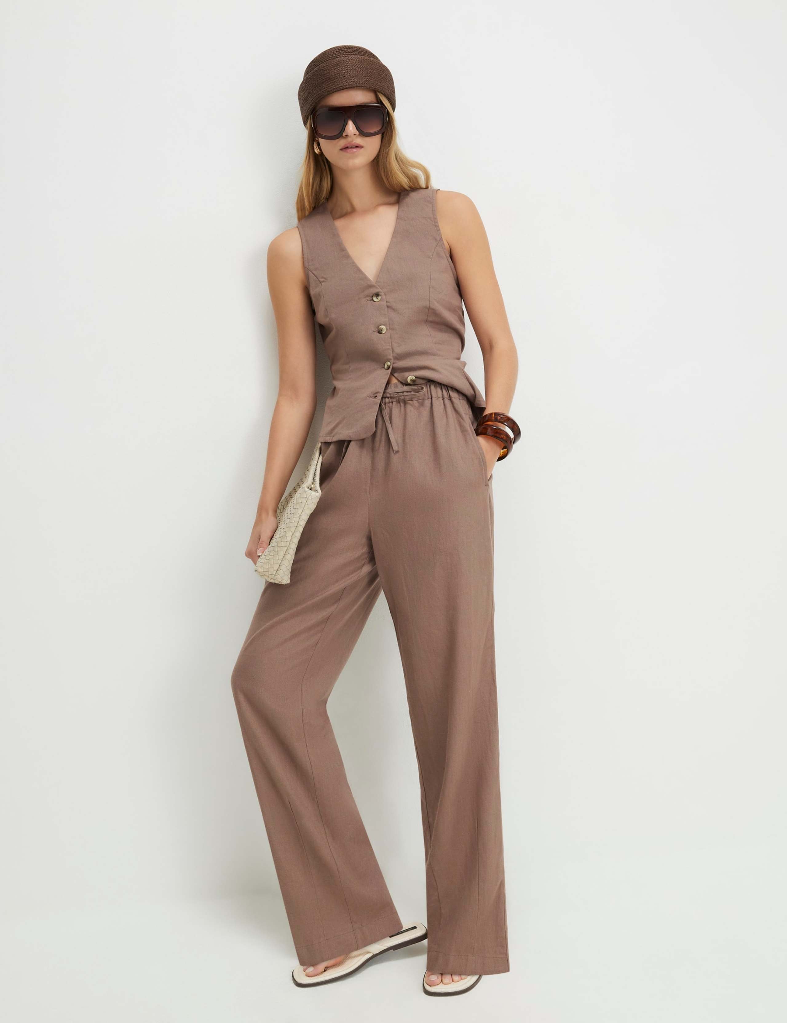 Linen Rich V-Neck Button Through Waistcoat 4 of 4