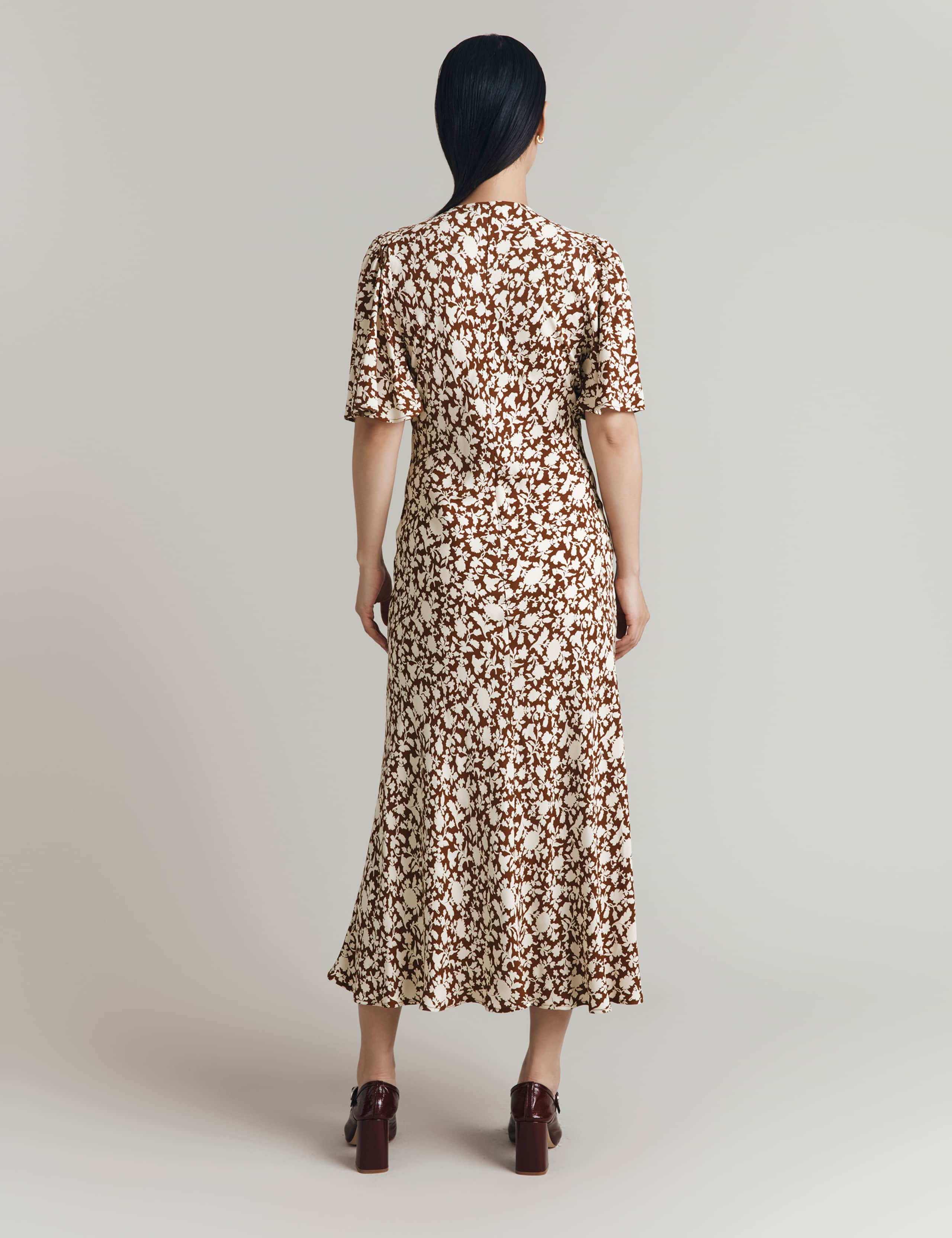 Crepe Floral V-Neck Shirred Midi Tea Dress 2 of 4