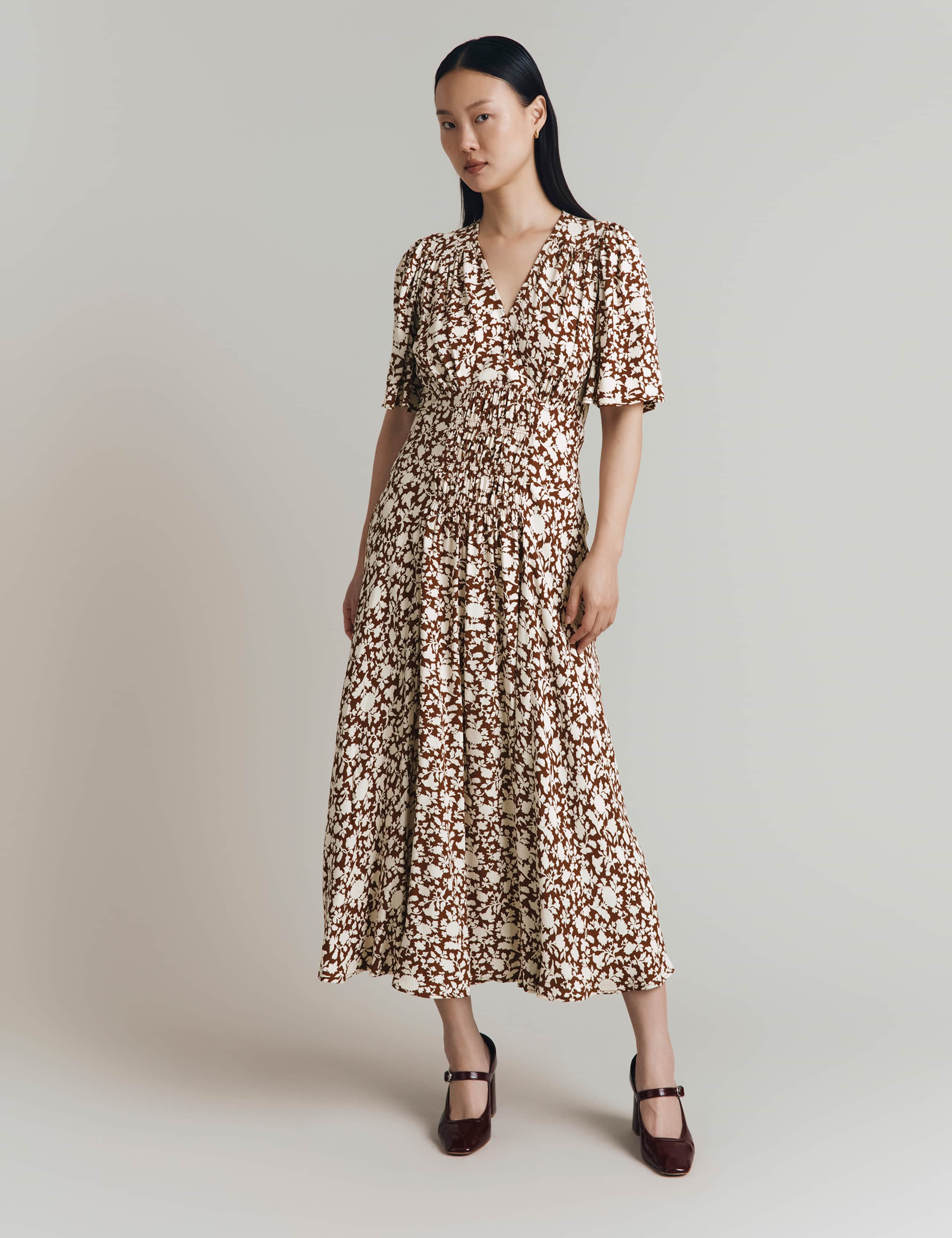 Crepe Floral V-Neck Shirred Midi Tea Dress 4 of 4