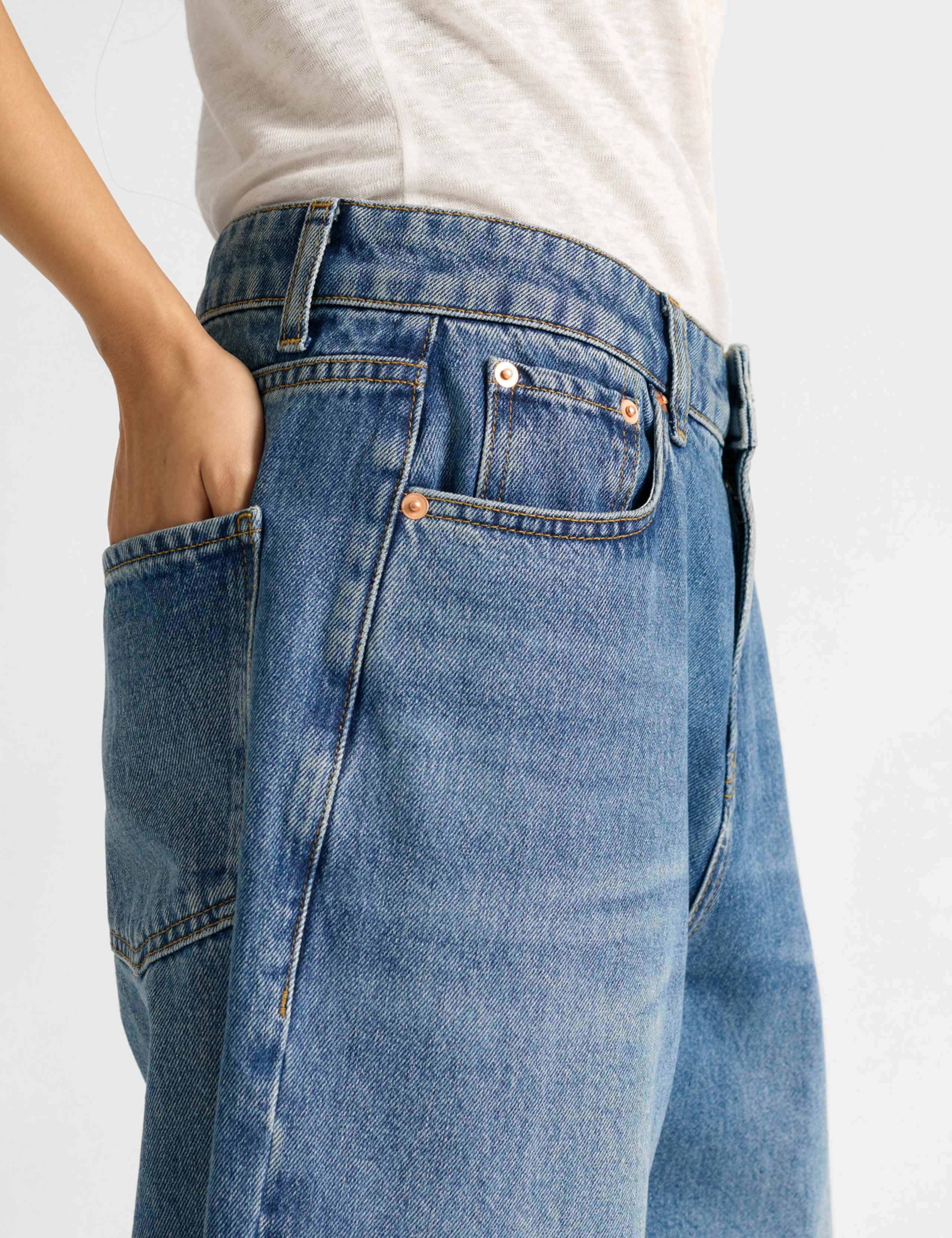 Mid Rise Barrel jeans 3 of 4