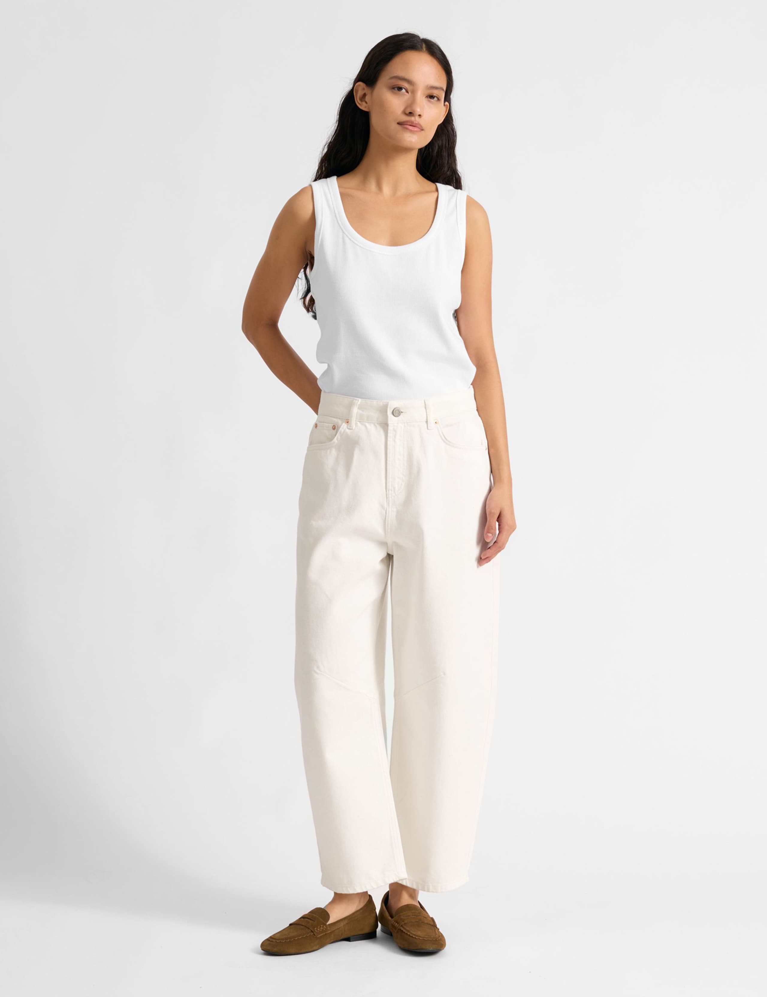 Mid Rise Barrel jeans 1 of 4