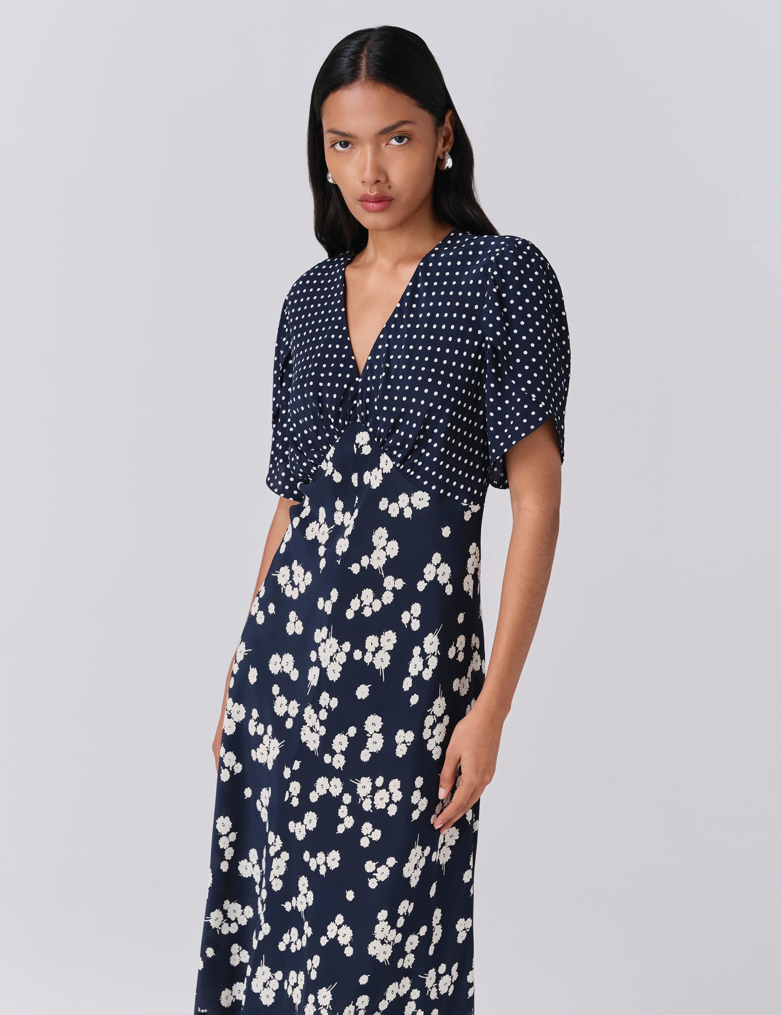 Printed V-Neck Midi Tea Dress 4 of 5
