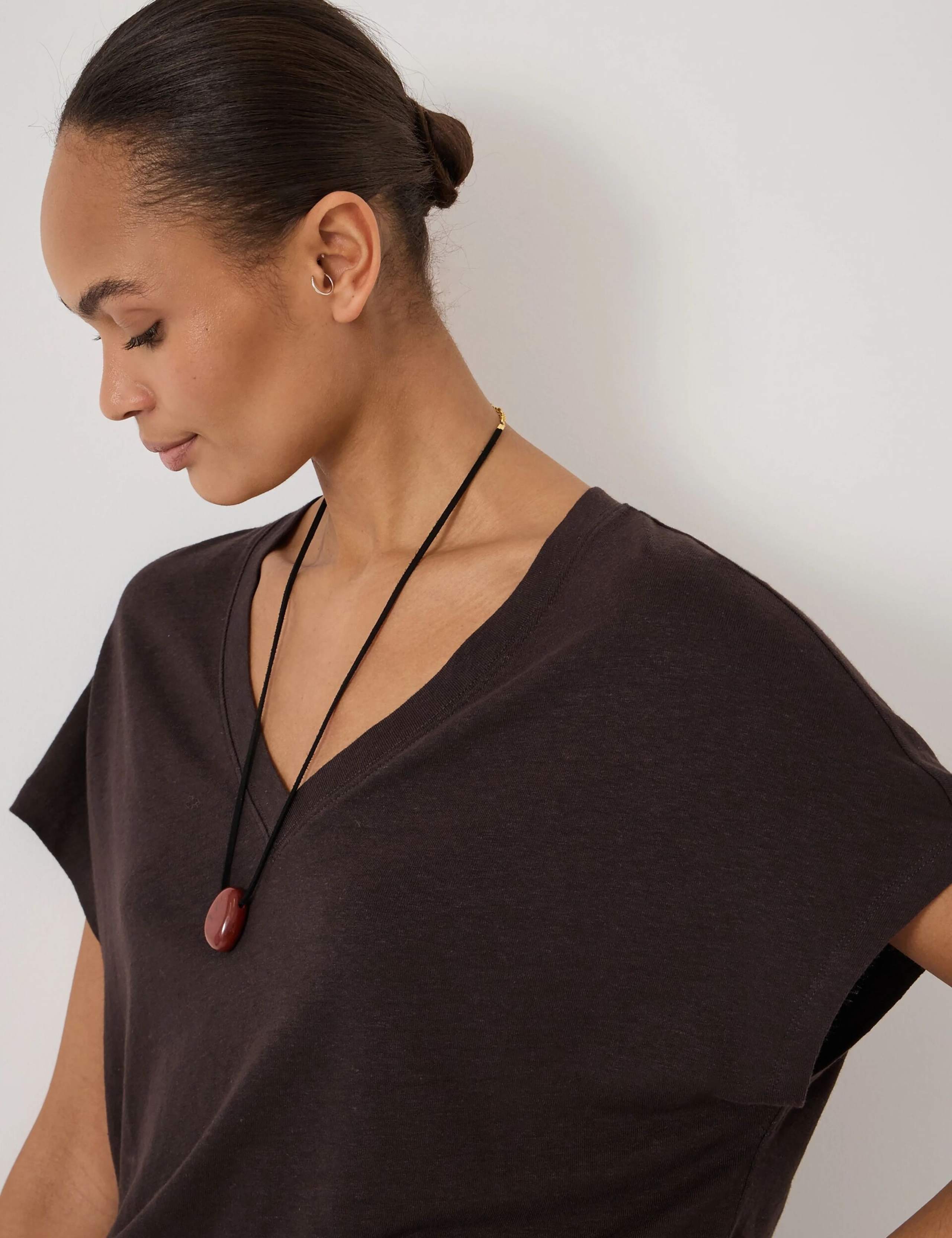 Linen Rich V-Neck T-Shirt 5 of 6