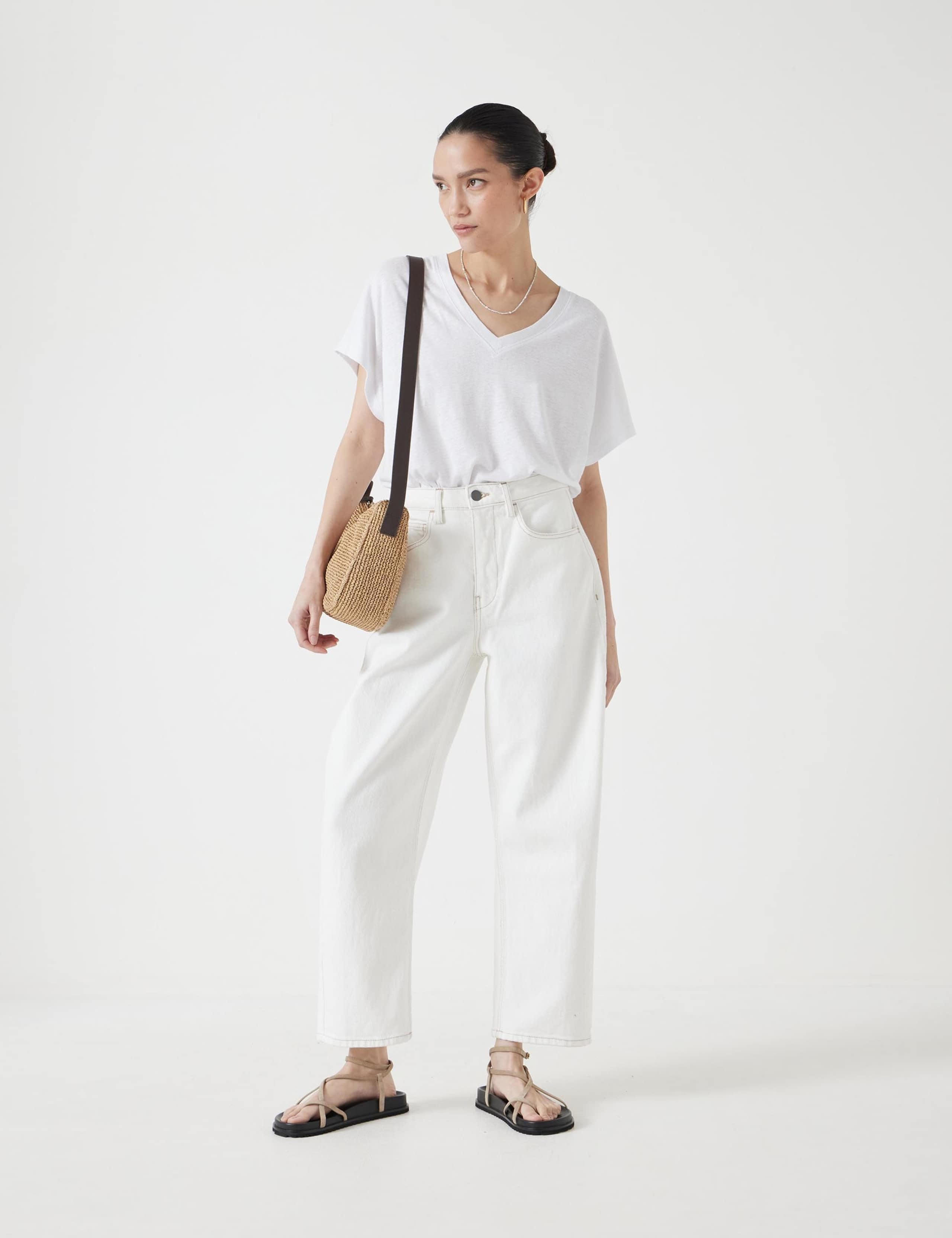 Linen Rich V-Neck T-Shirt 3 of 5