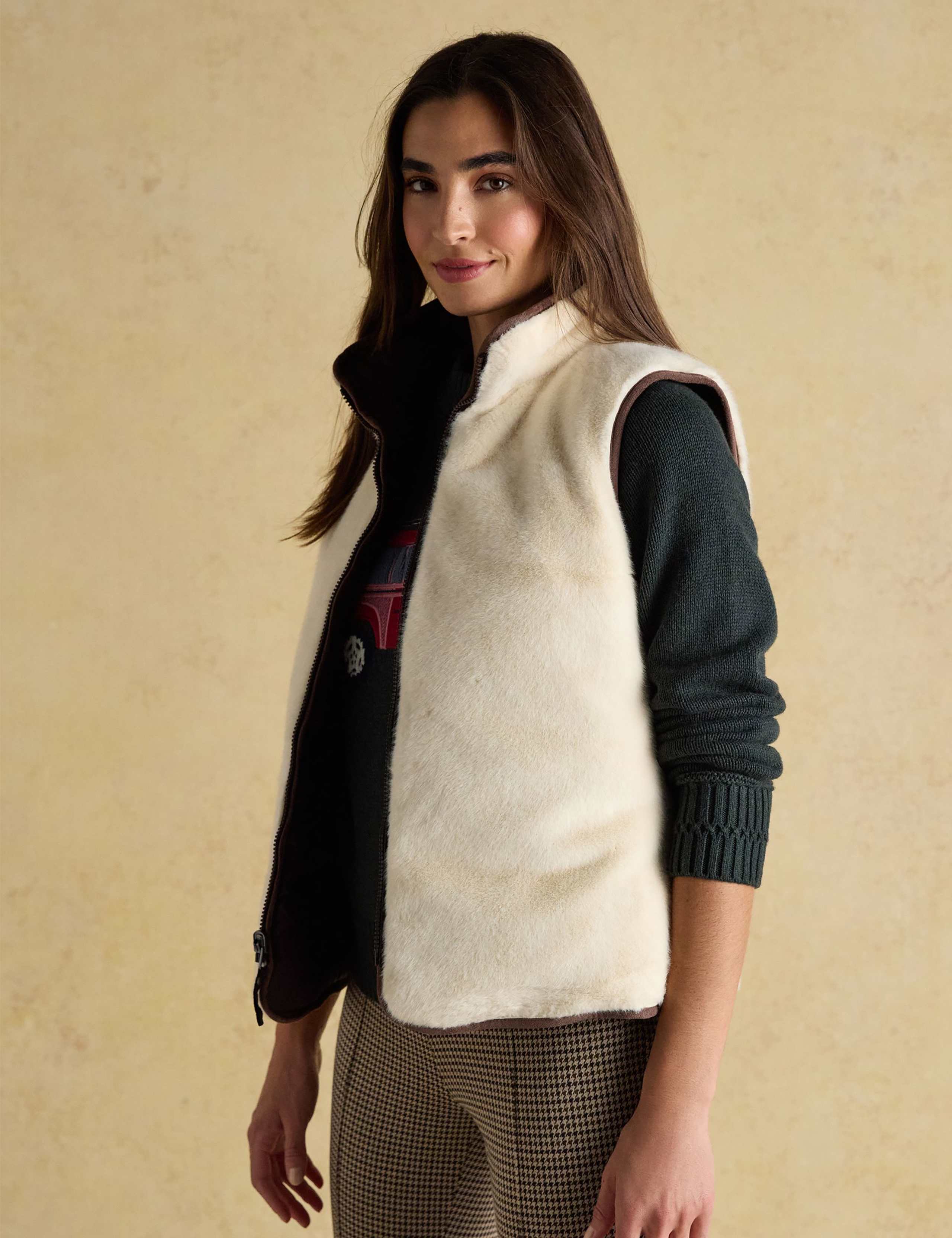 Reversible Padded Funnel Neck Gilet 6 of 9