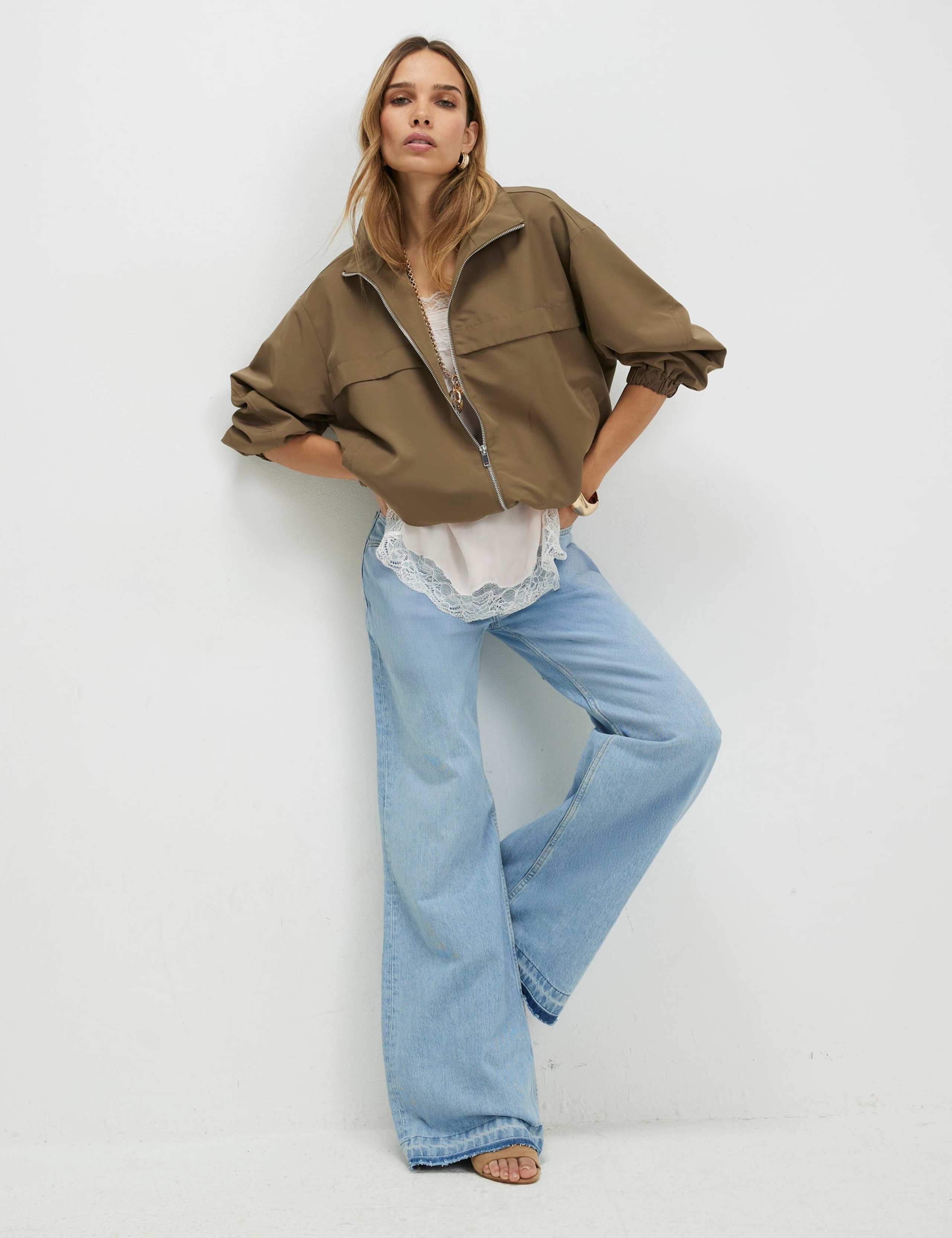 Clean Waist Wide Leg Jeans 1 of 3