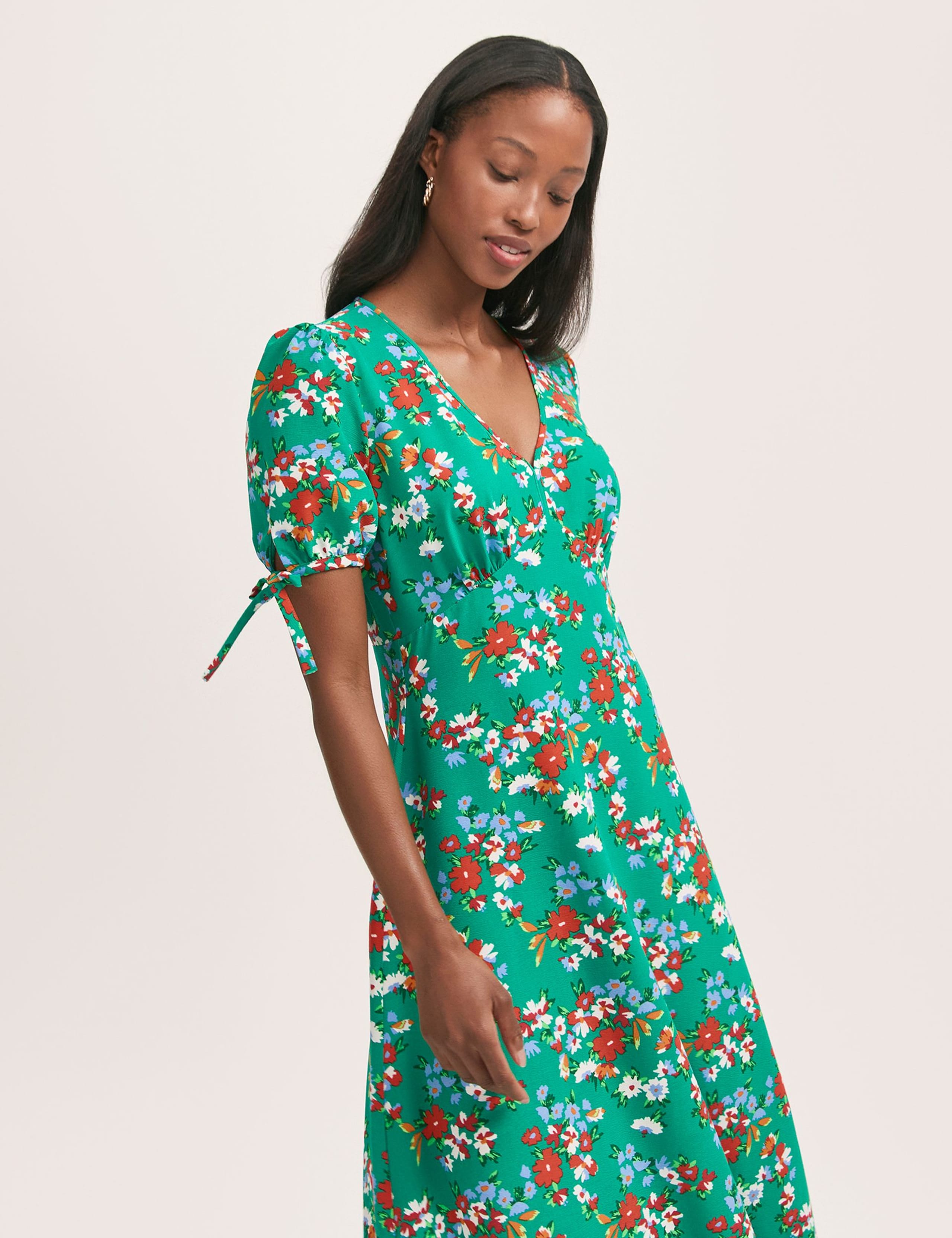 Crepe Floral V-Neck Midi Tea Dress 3 of 4