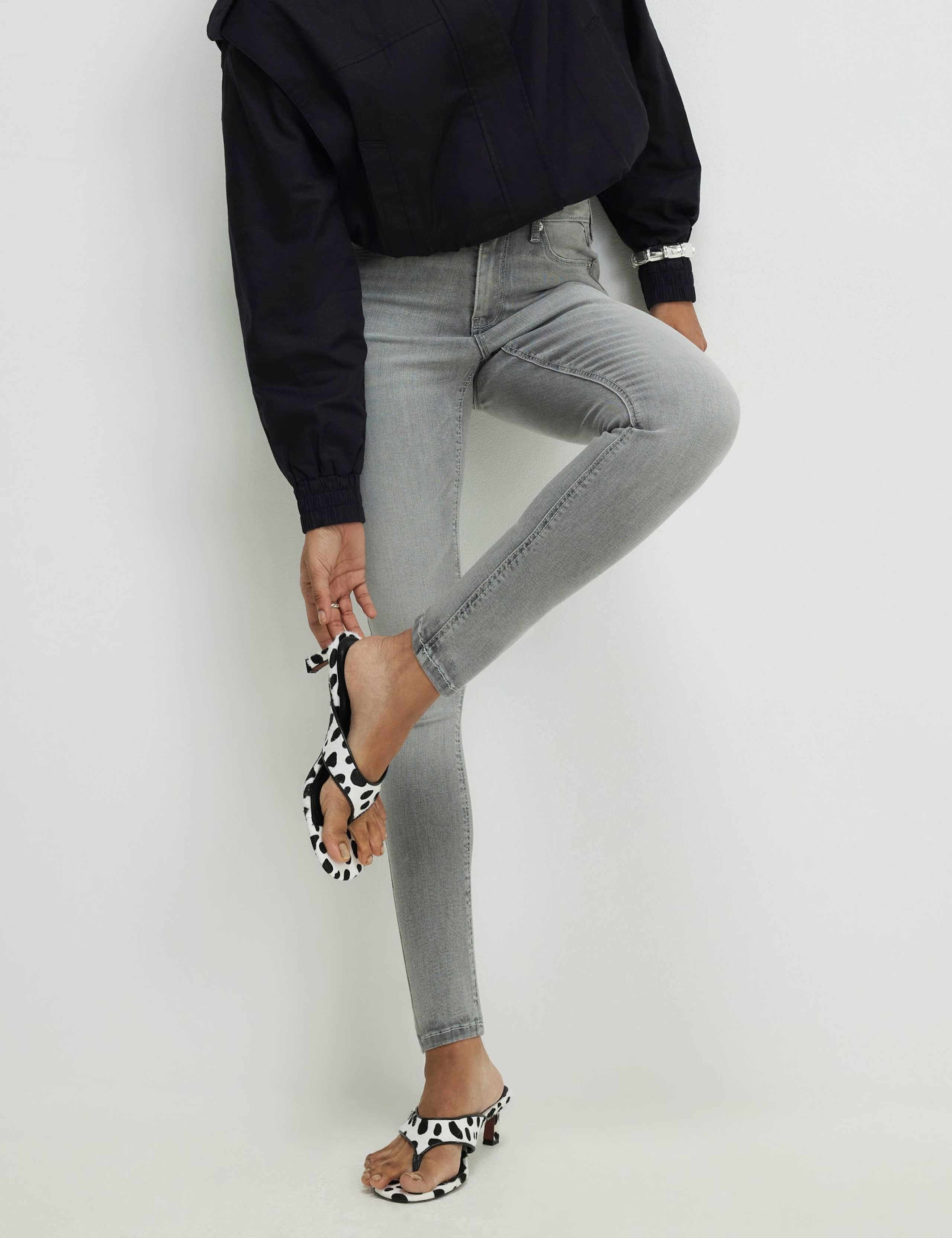 Mid Rise Skinny Jeans 2 of 4