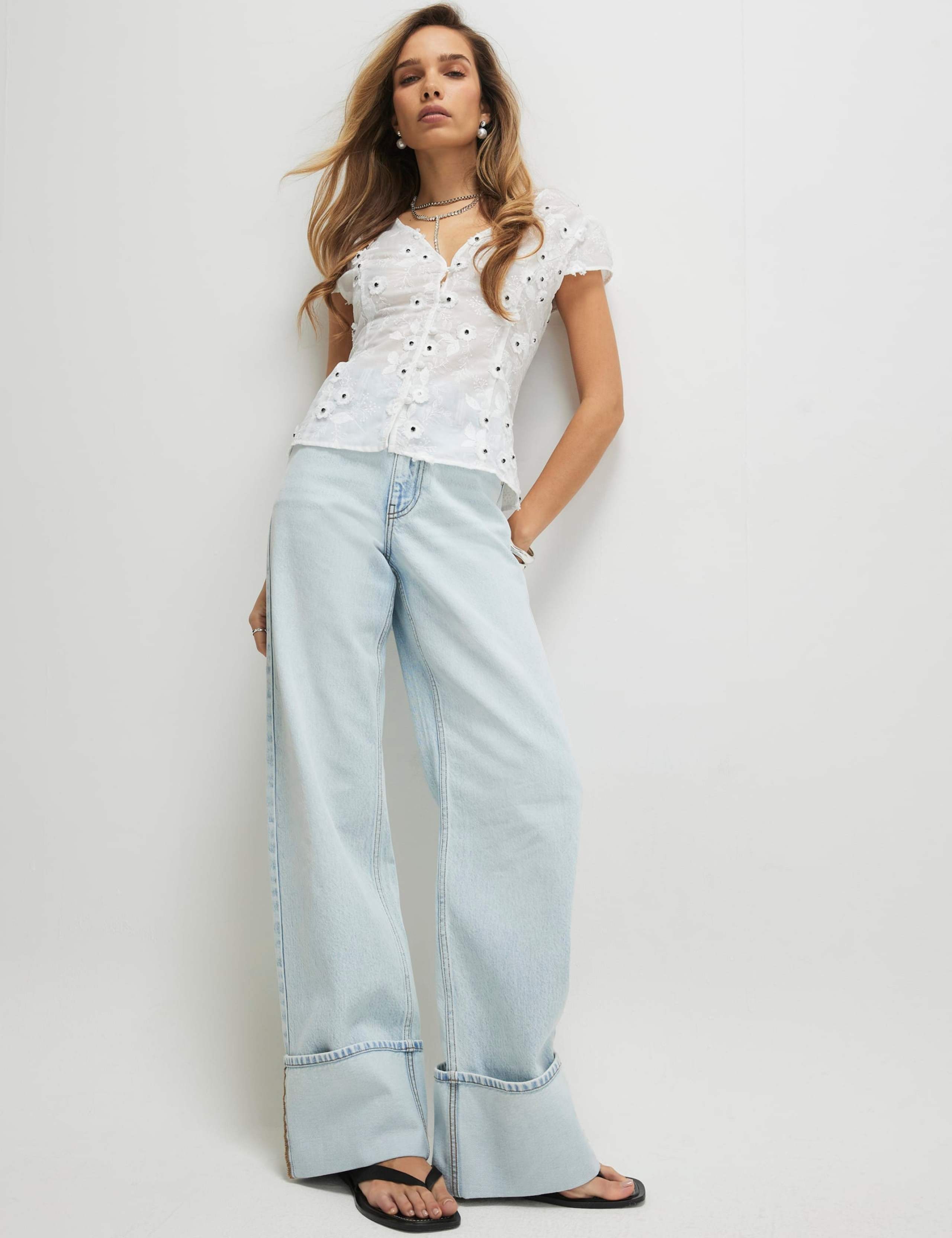 Floral Embroidered V-Neck Fitted Blouse 3 of 3