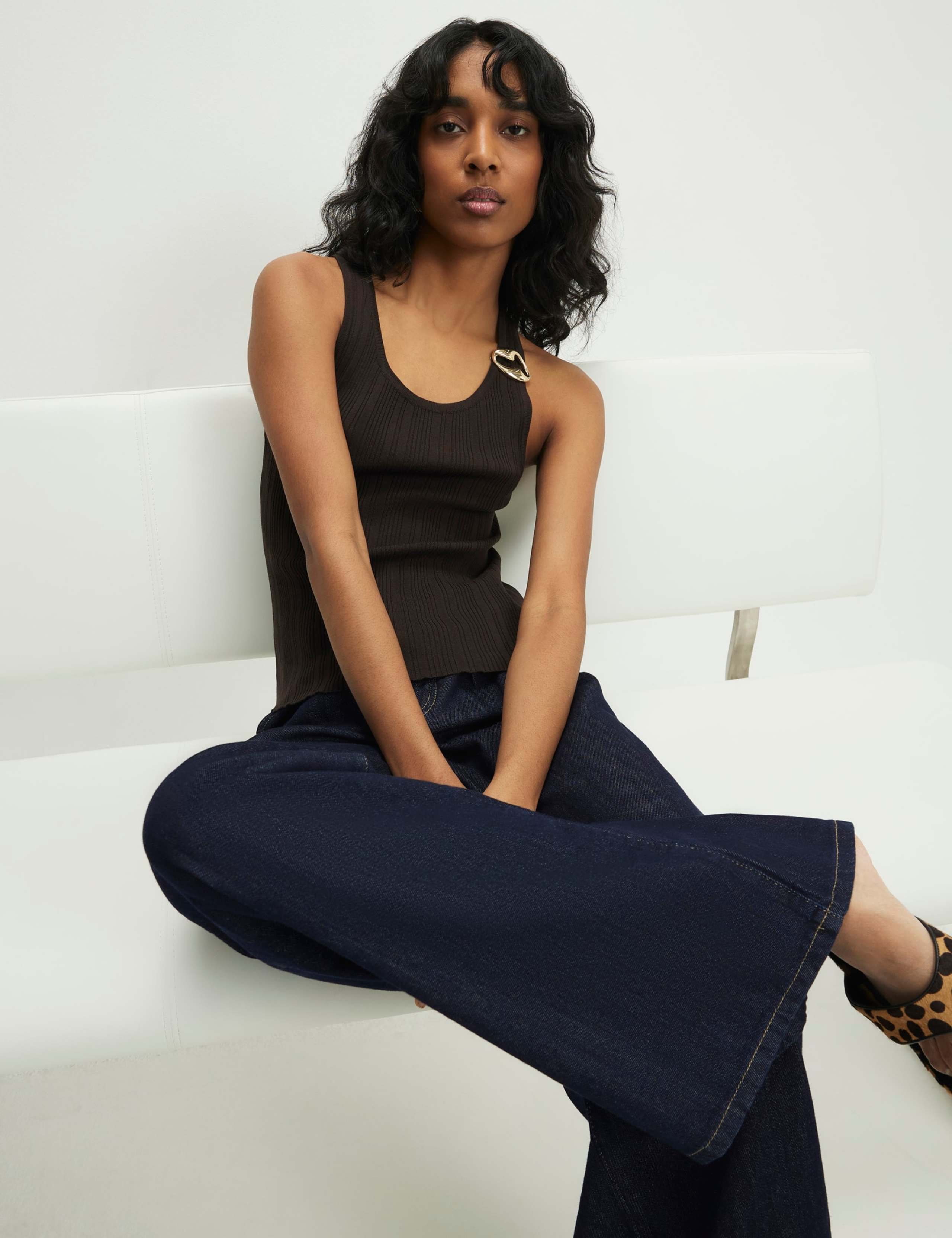 Metallic Scoop Neck Fitted Knitted Vest 3 of 4
