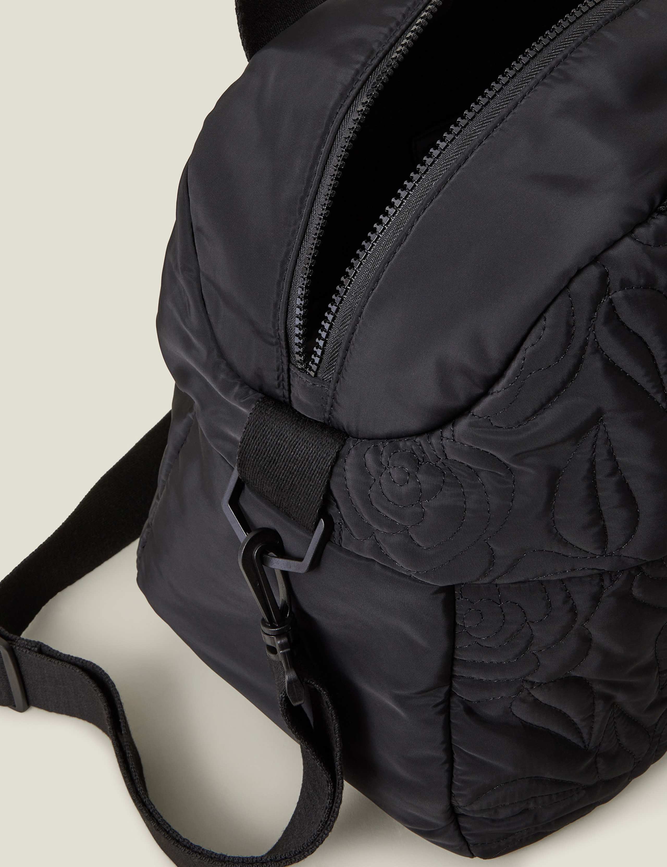 Quilted Floral Weekend Bag 5 of 5