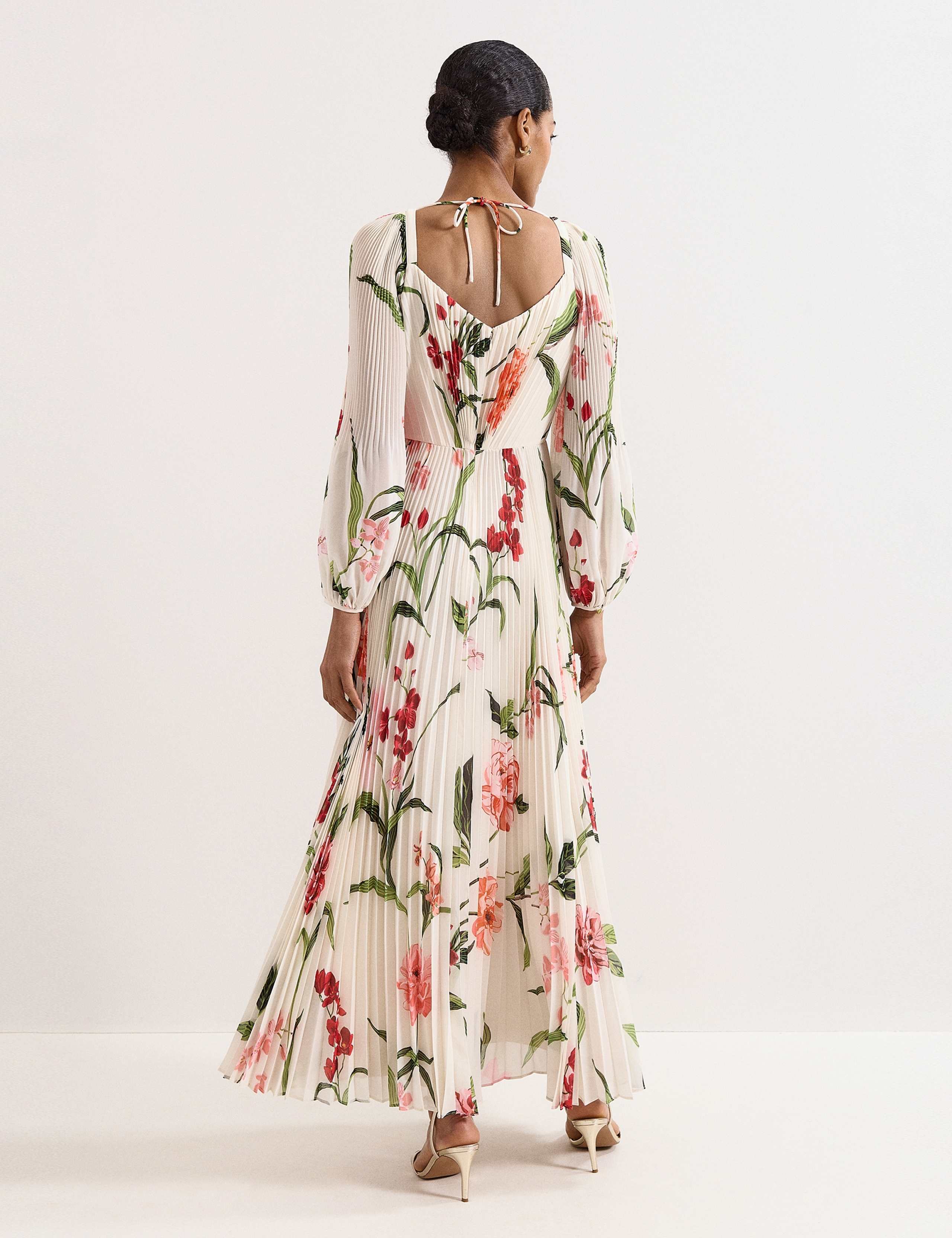 Floral Pleated Sweetheart Neckline Maxi Dress 4 of 8