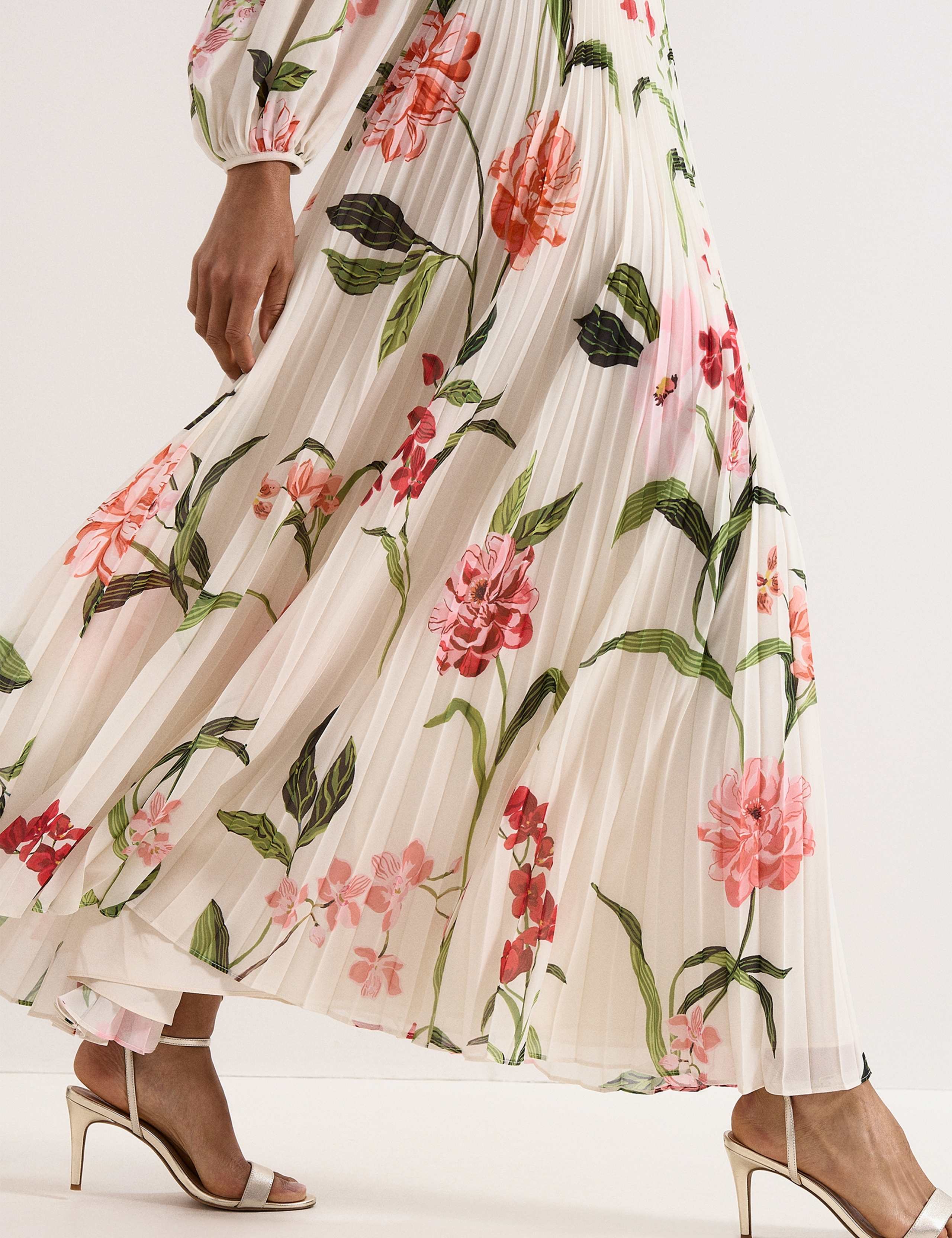 Floral Pleated Sweetheart Neckline Maxi Dress 7 of 8