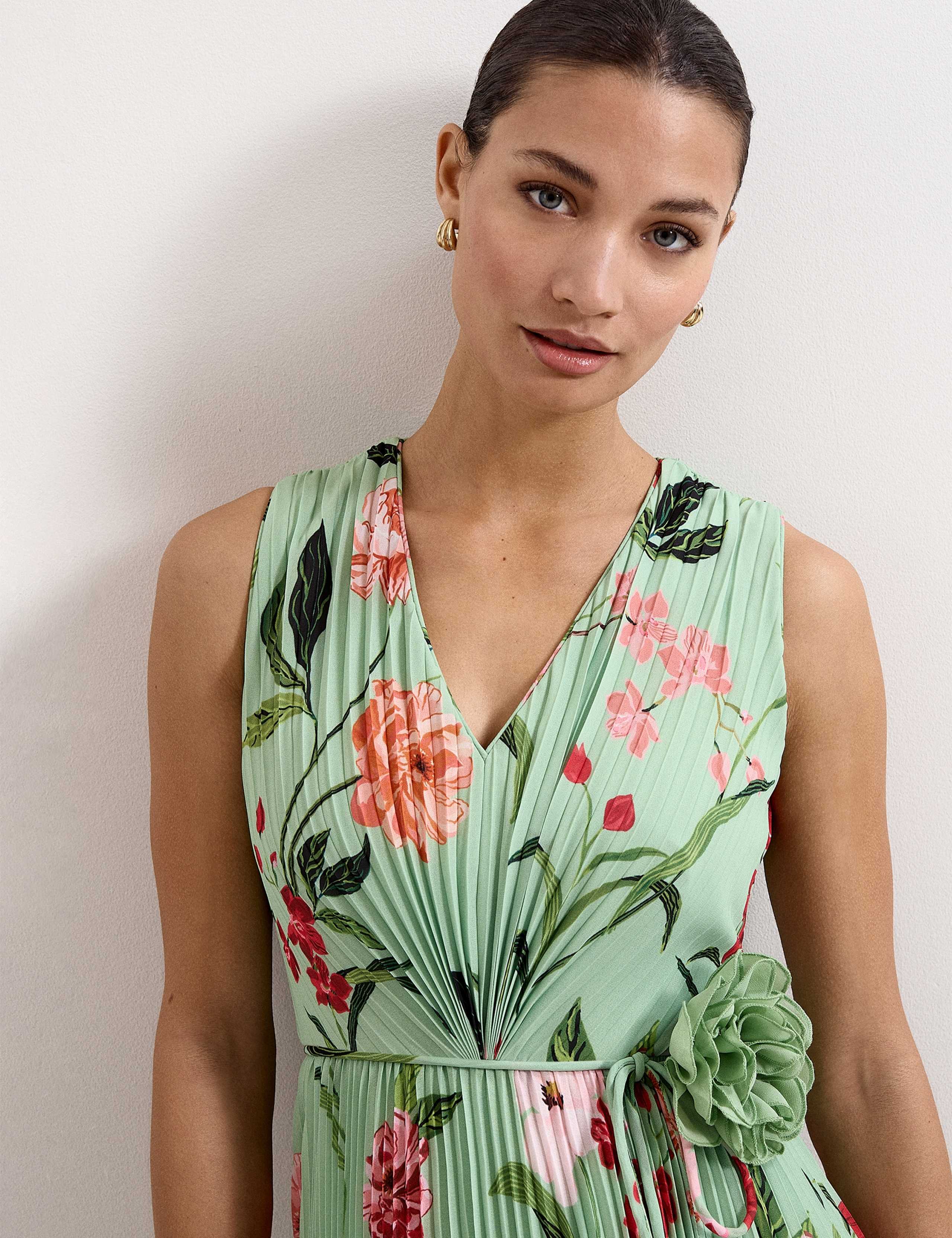 Floral Pleated V-Neck Midi Skater Dress 4 of 7
