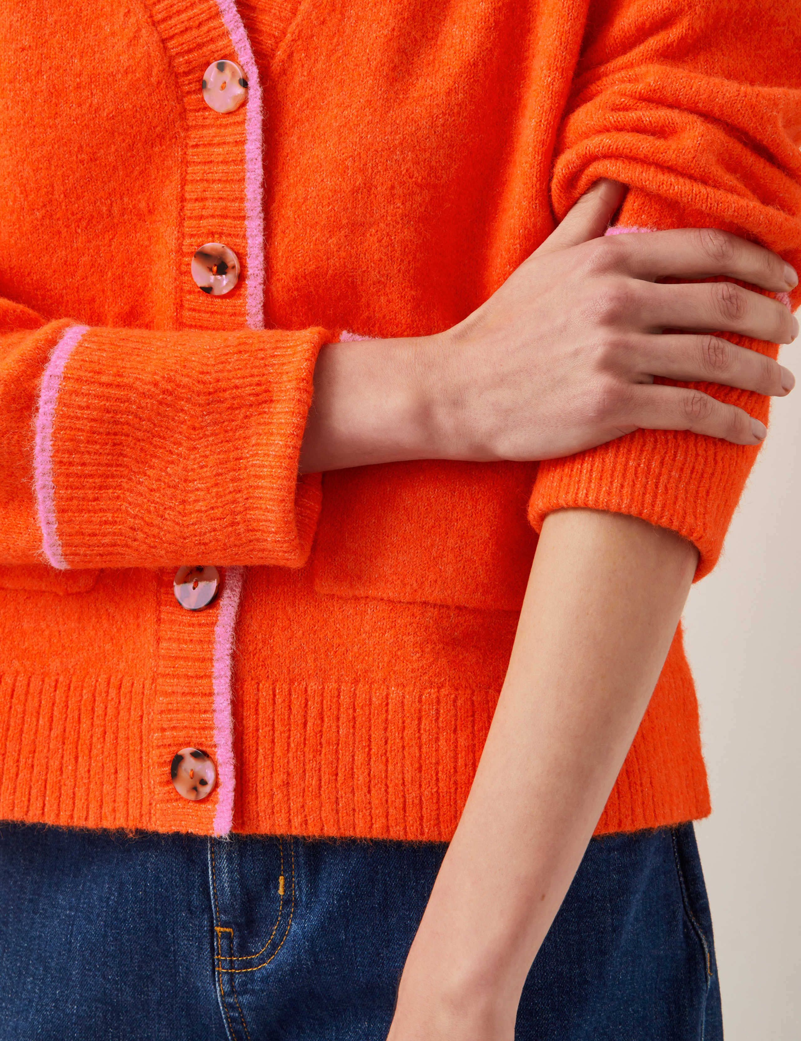 V-Neck Contrast Trim Cardigan 3 of 4