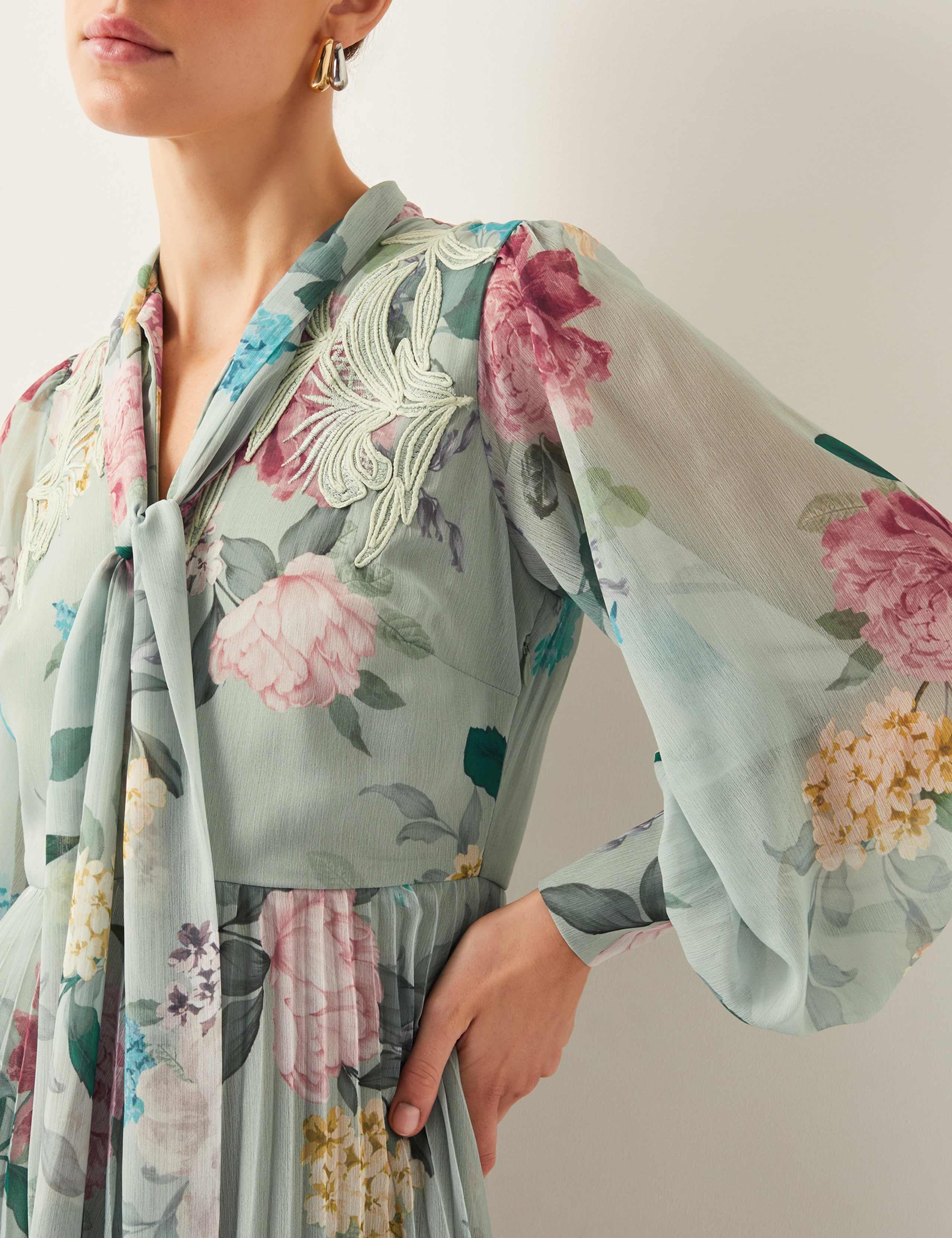 Floral V-Neck Pleated Shirt Dress 3 of 4
