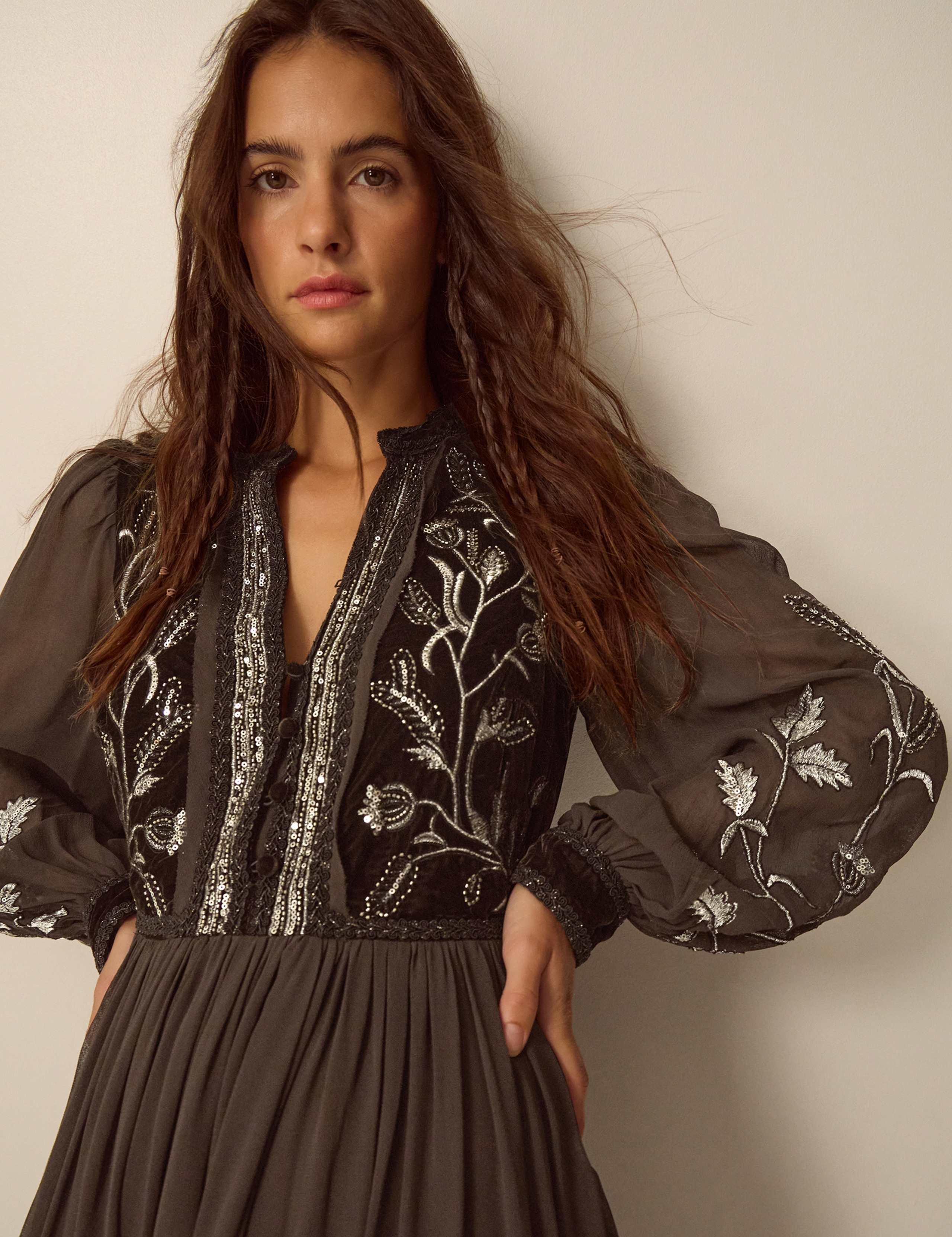 Embellished V-Neck Maxi Tea Dress 4 of 5