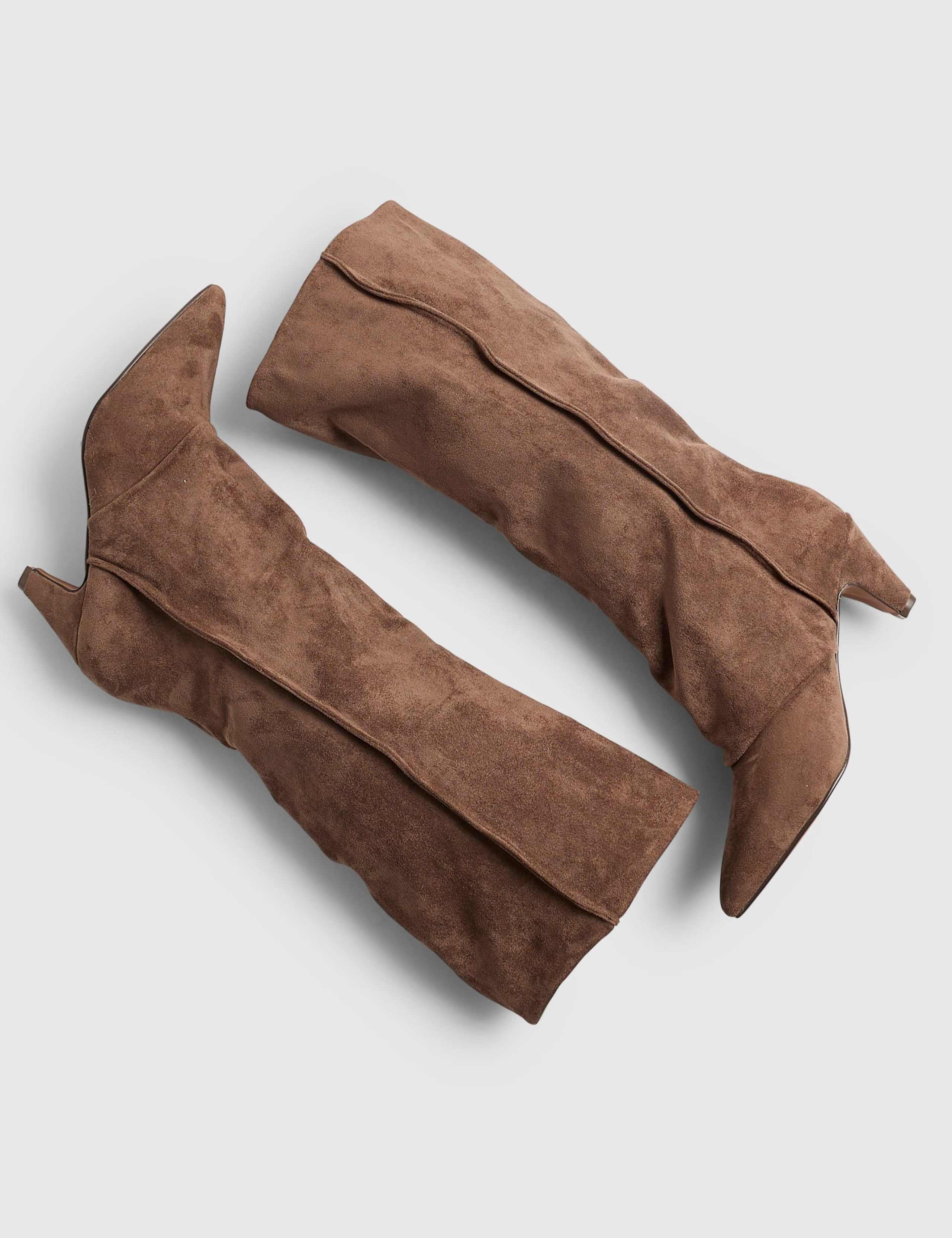 Kitten Heel Pointed Knee High Boots 4 of 5