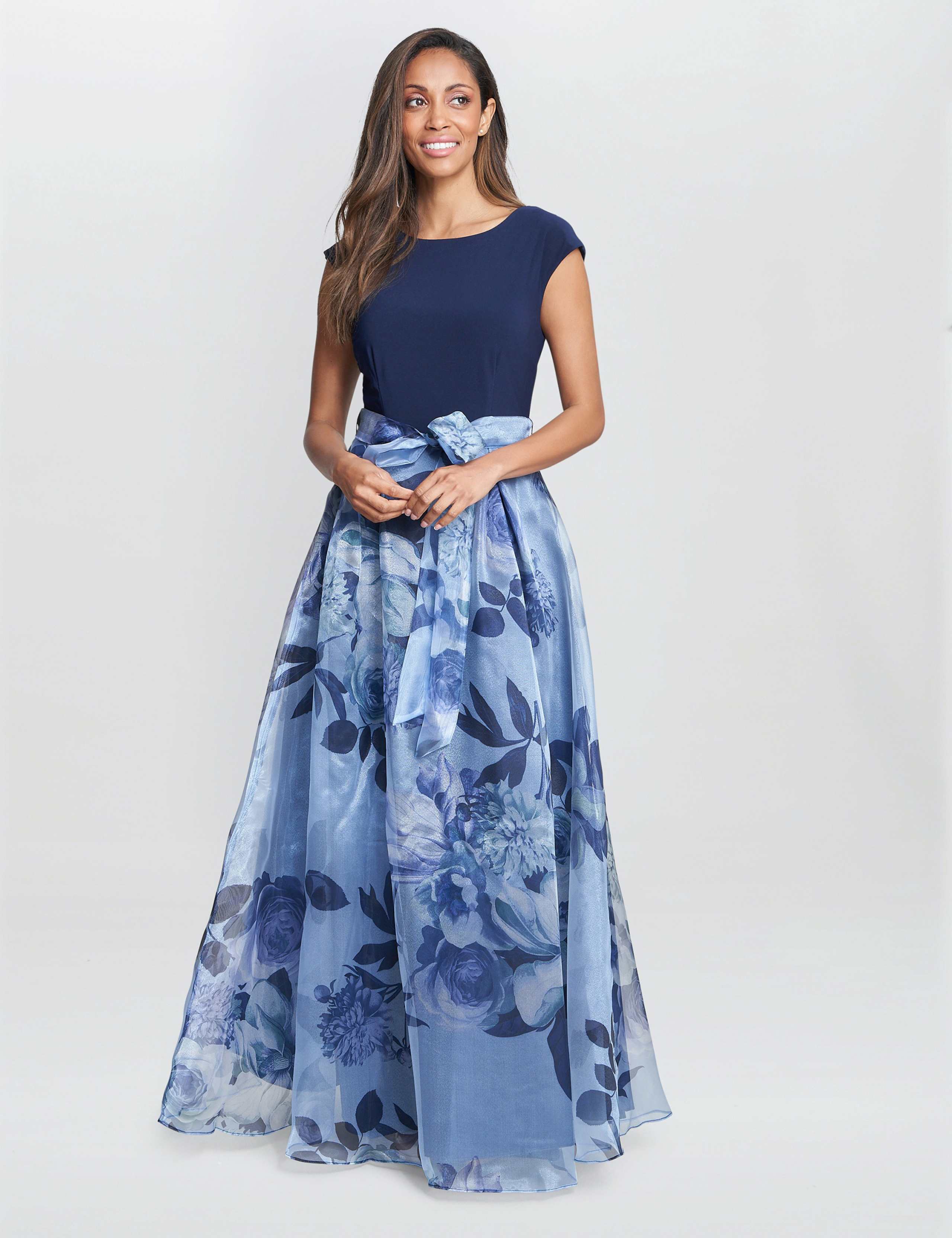 【海外限定】GinaBacconi ドレス☆Blue Eugenie llic Maxi D Maxi dress GINA BACCONI(ジーナバッコーニ) - 海外通販のBUYMA
