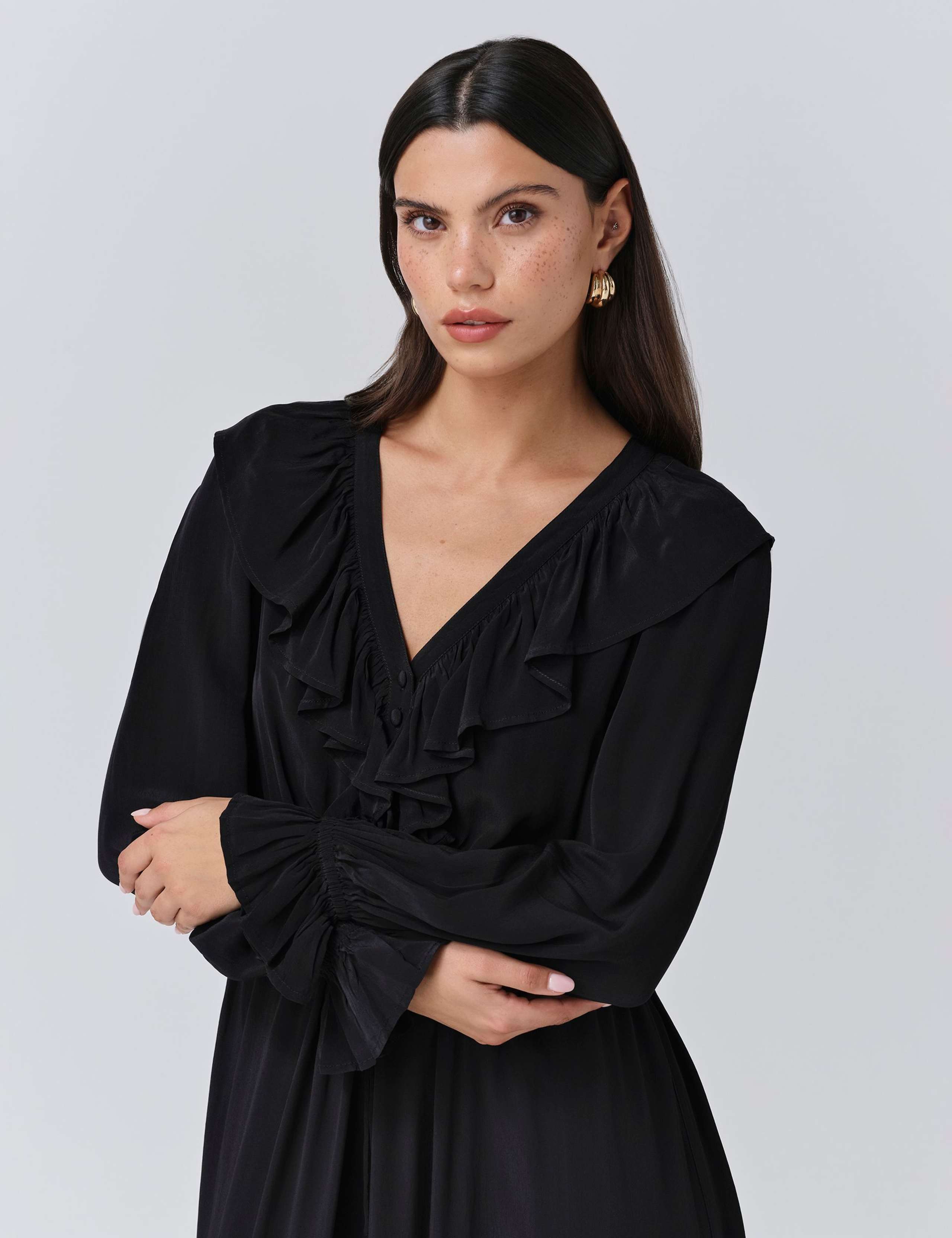 Crepe V-Neck Tie Waist Midi Dress 5 of 5