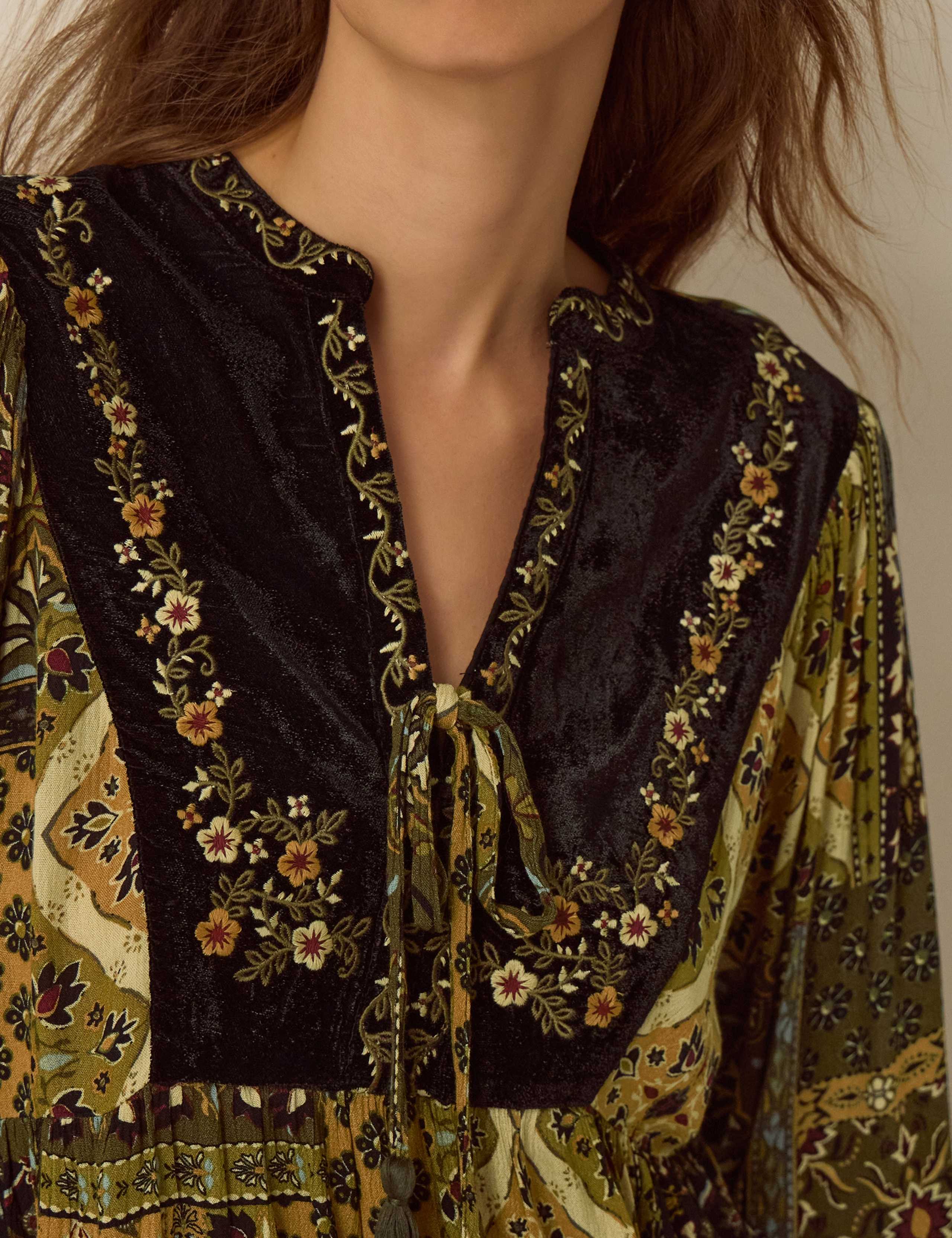 Floral V-Neck Tassel Blouse 3 of 4