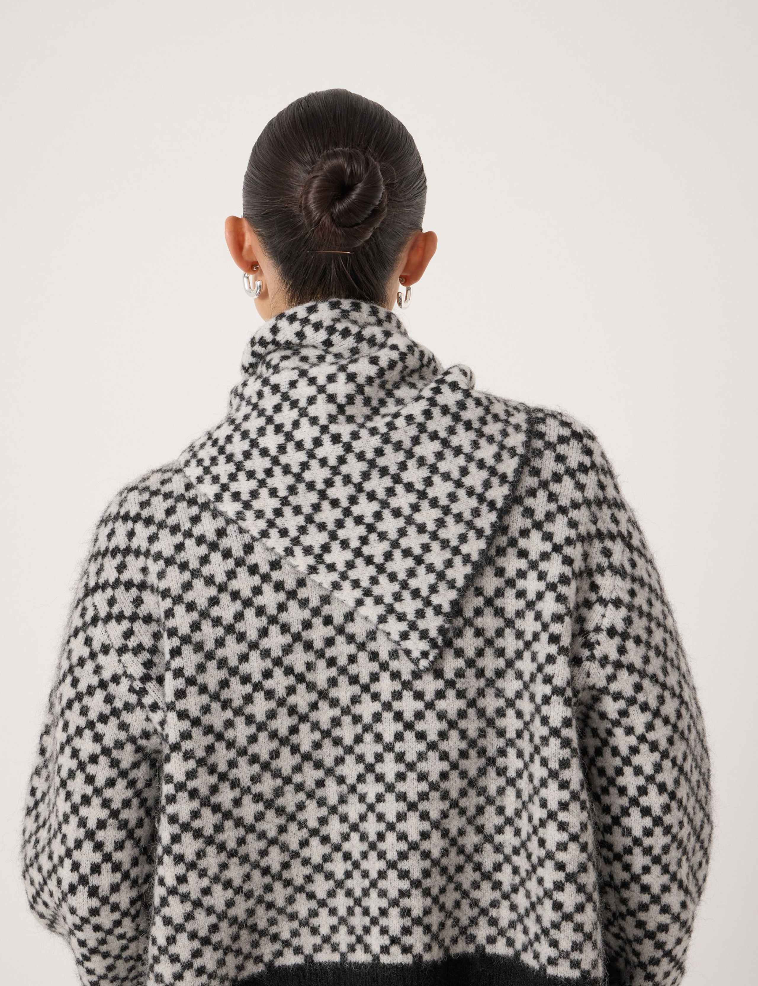 Geometric Nordic Triangle Scarf with Wool 3 of 4