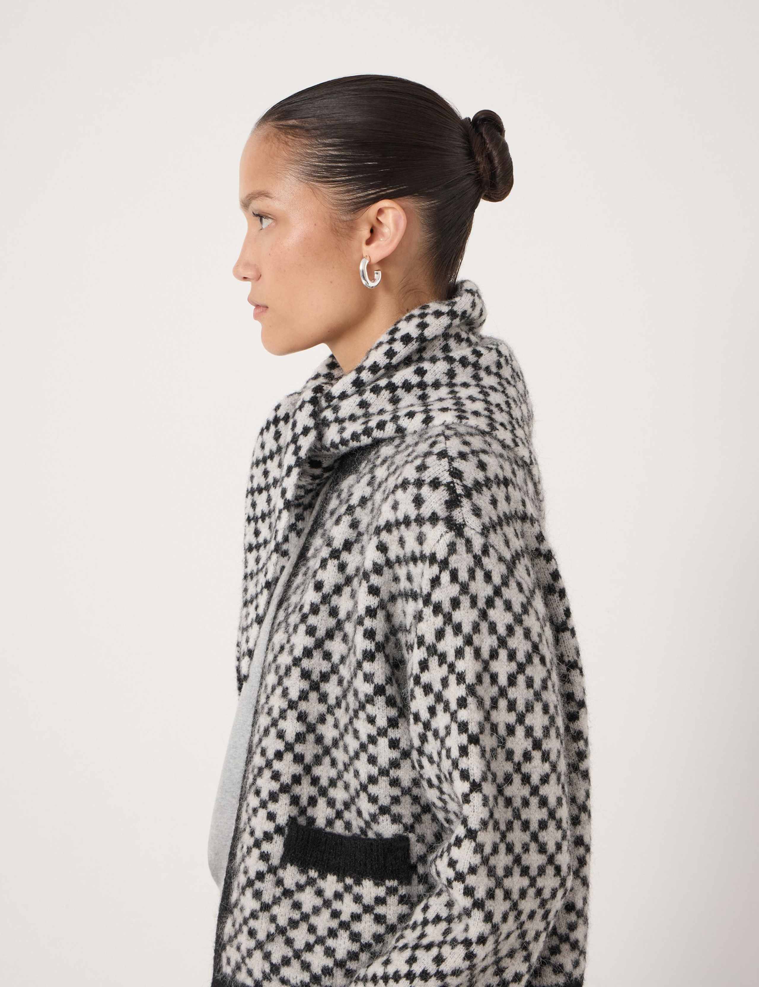 Geometric Nordic Triangle Scarf with Wool 4 of 4