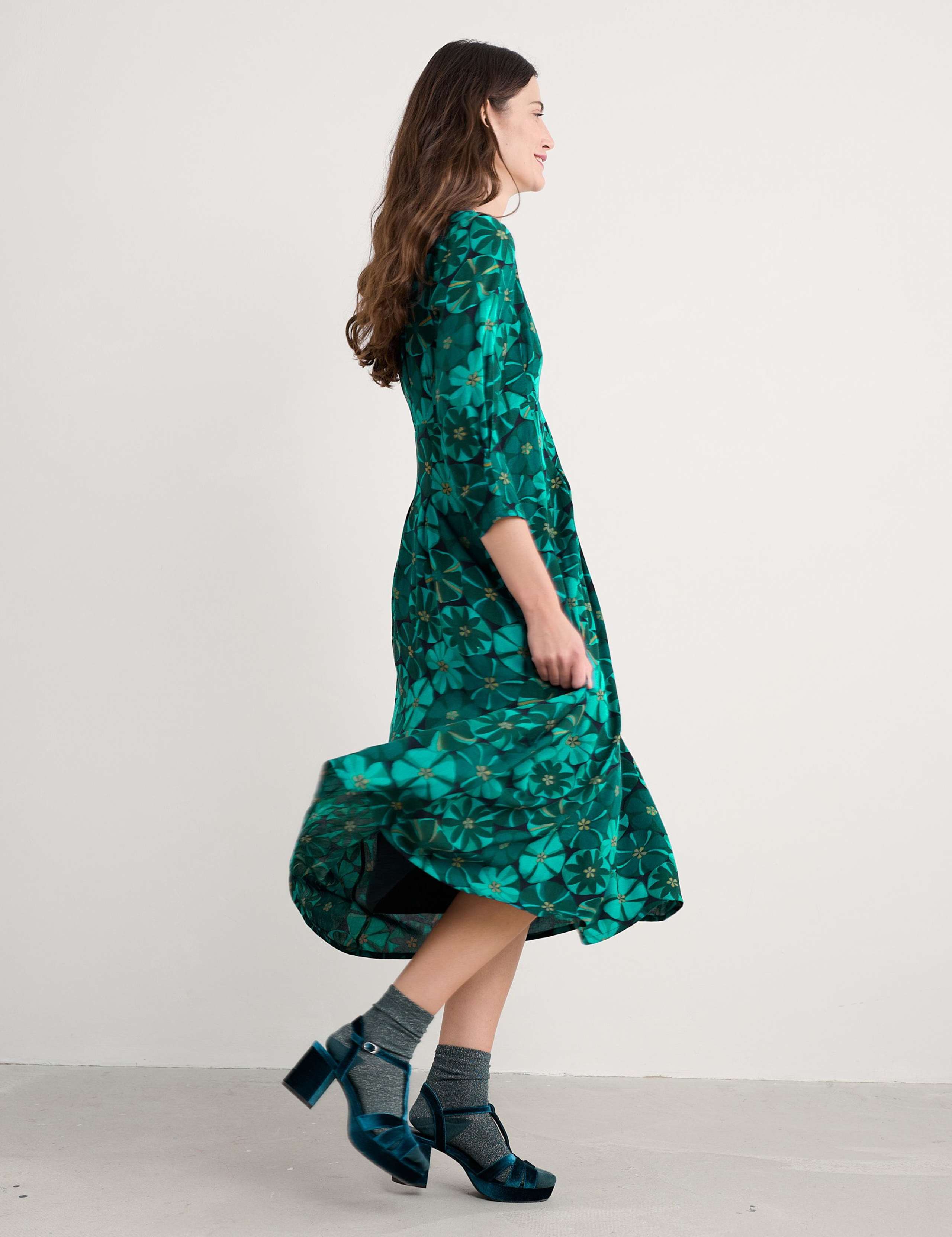 Floral V-Neck Midaxi Waisted Dress 4 of 5