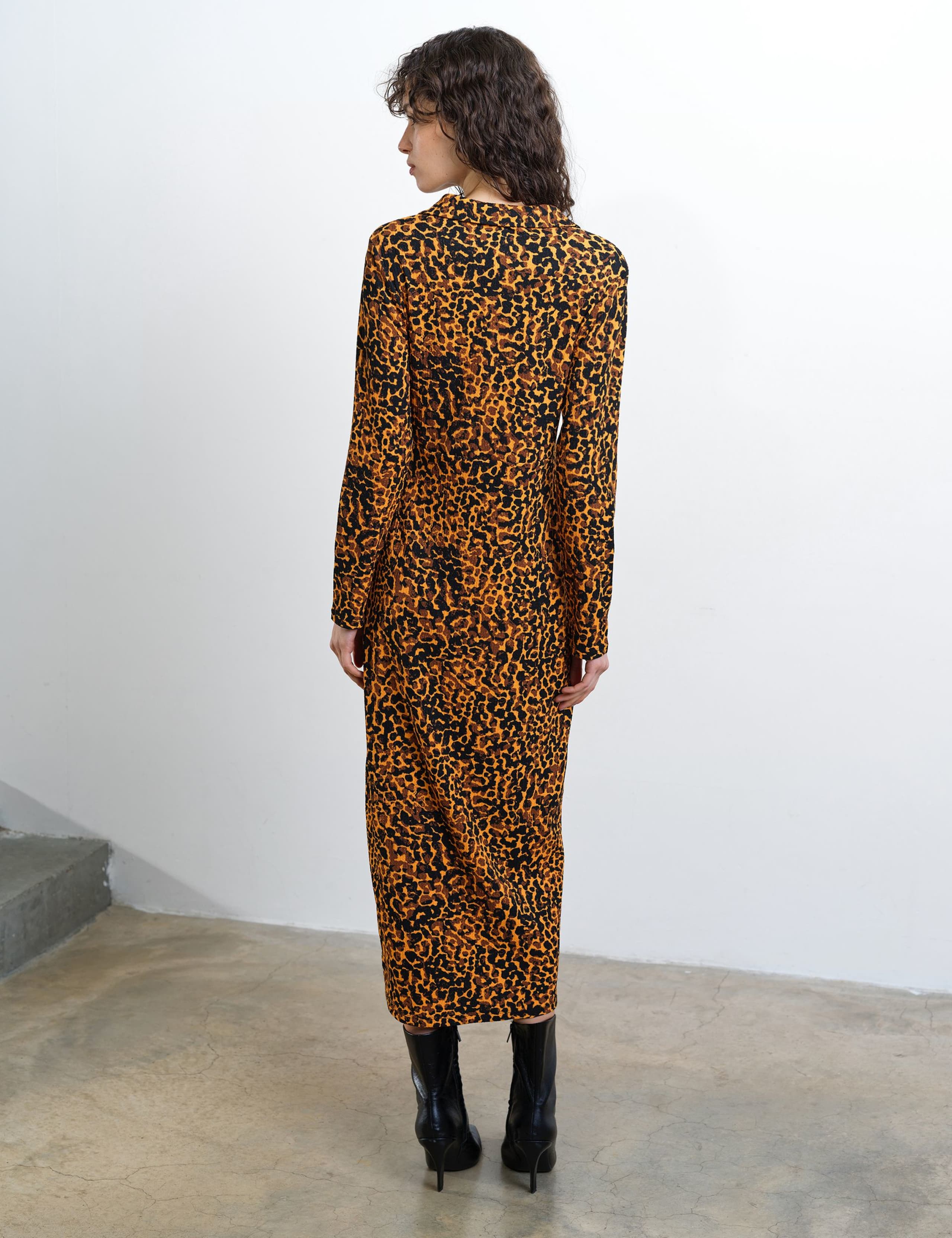 Animal Print Textured Collared Midi Column Dress 4 of 6