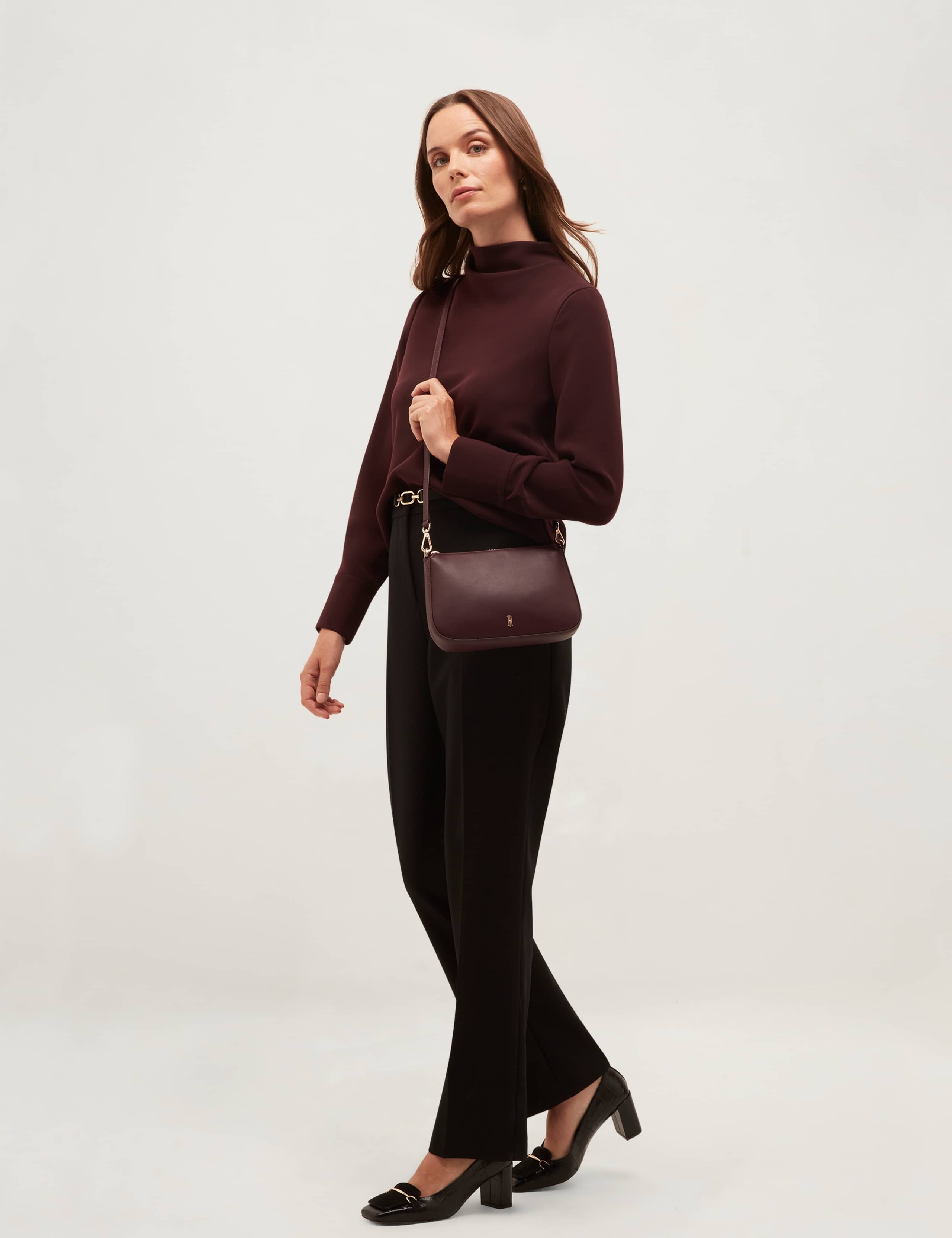 Leather Shoulder Bag 3 of 4