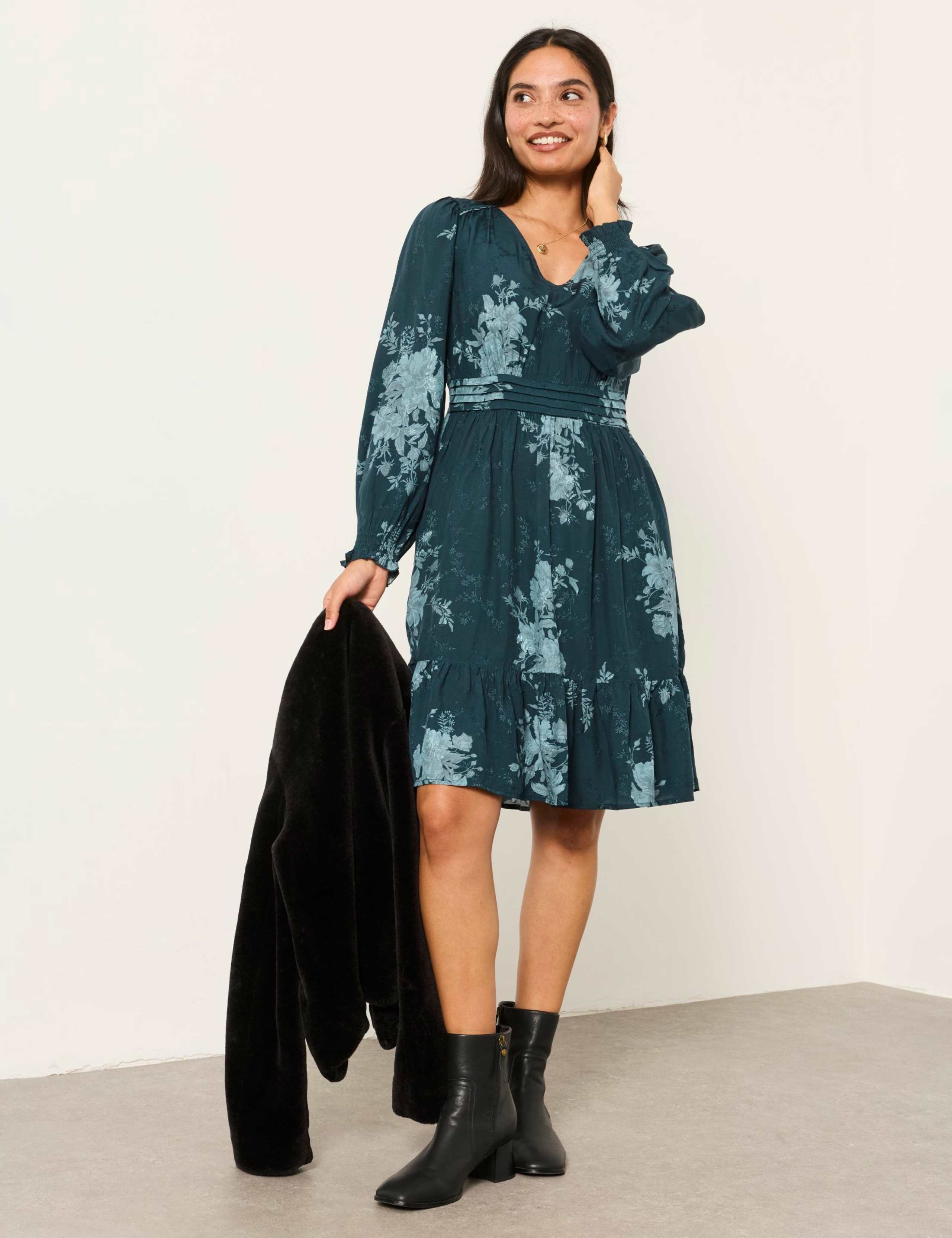 Floral V Neck Knee Length Tiered Smock Dress 5 of 5